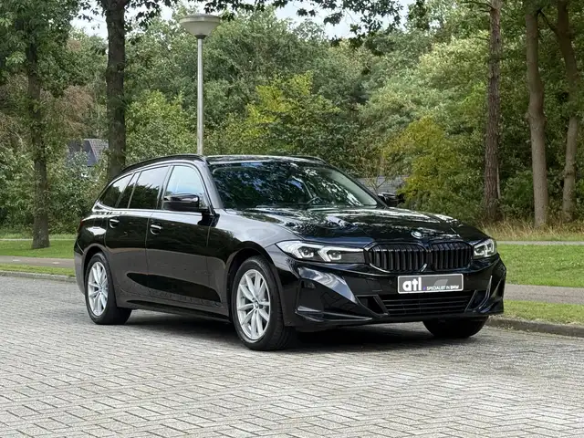 BMW 3 Series view 8
