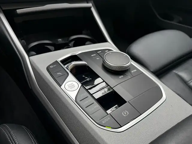 BMW 3 Series view 19