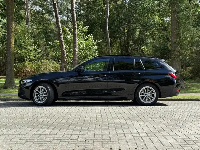 BMW 3 Series view 2