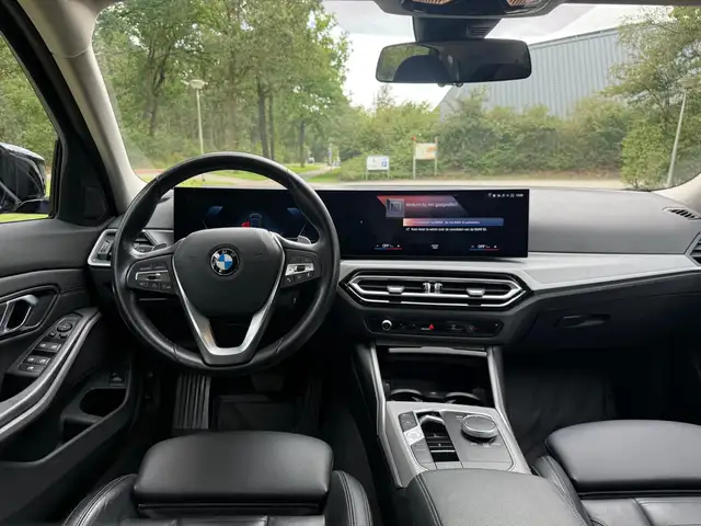 BMW 3 Series view 13