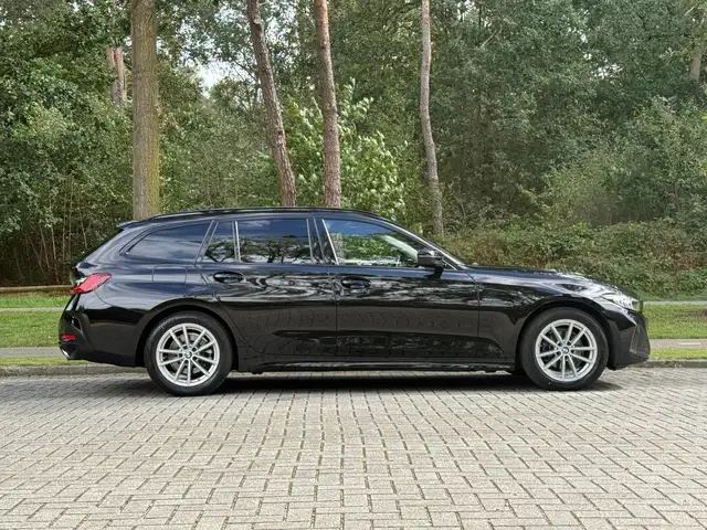 BMW 3 Series view 6