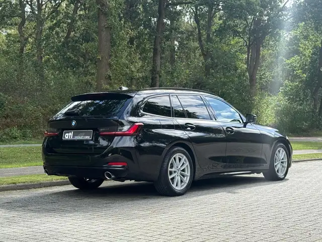 BMW 3 Series view 5