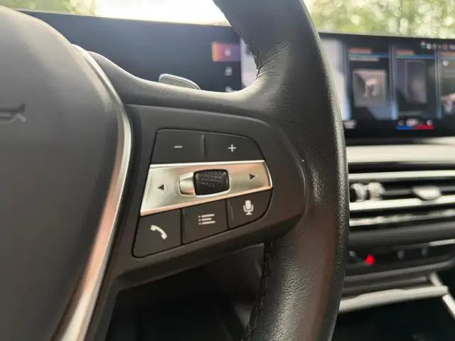 BMW 3 Series view 16