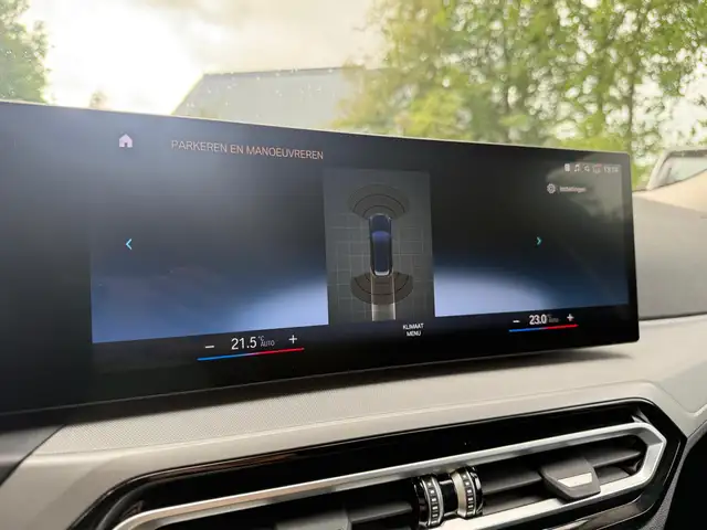 BMW 3 Series view 29