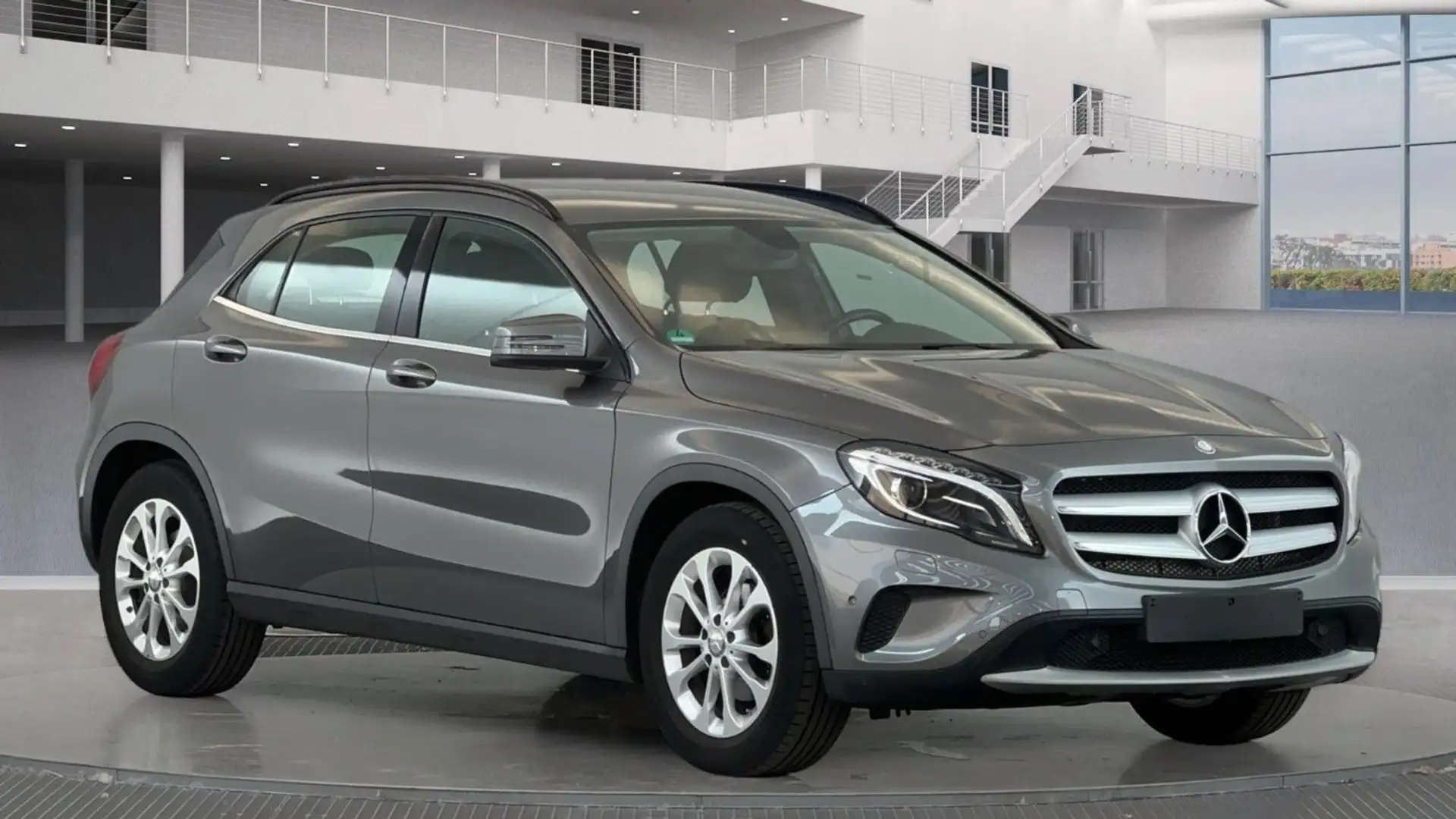 Mercedes-Benz GLA 200 Gris - 2