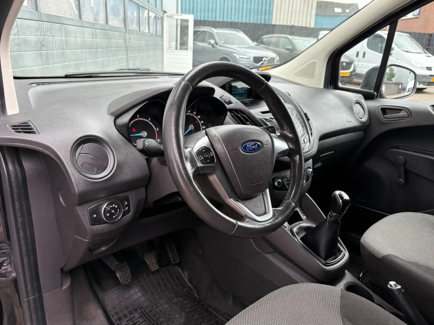 Ford Transit Courier 1.5 TDCI Ambiente Airco Camera Bluetooth Trekhaak Noir - 2