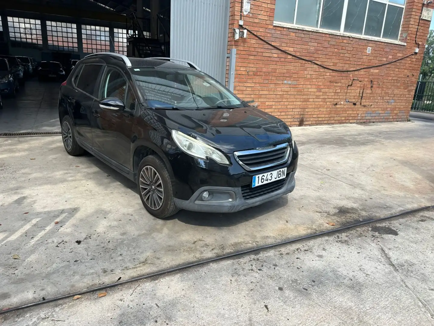 Peugeot 2008 1.2 PureTech Style 82 Negro - 1