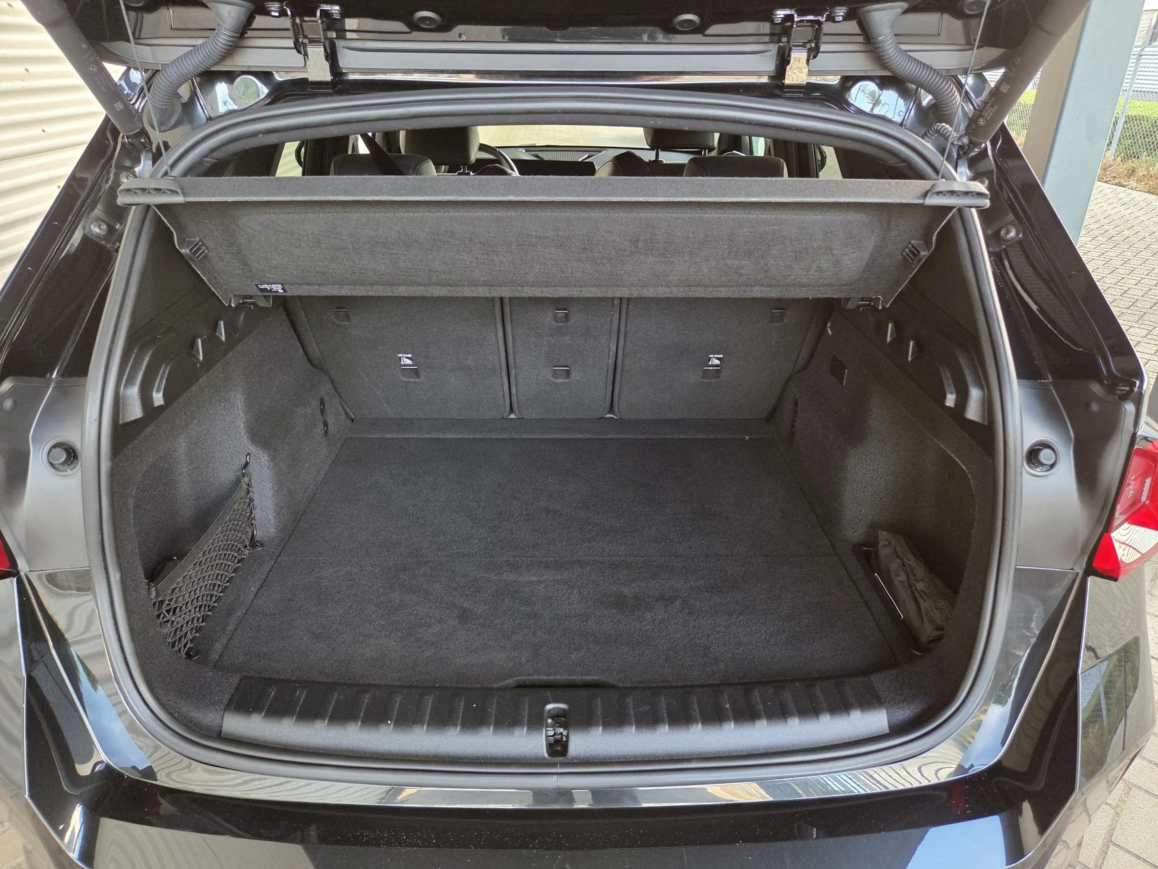 BMW iX1 xDrive30 67 kWh M Sport Edition — photo 15