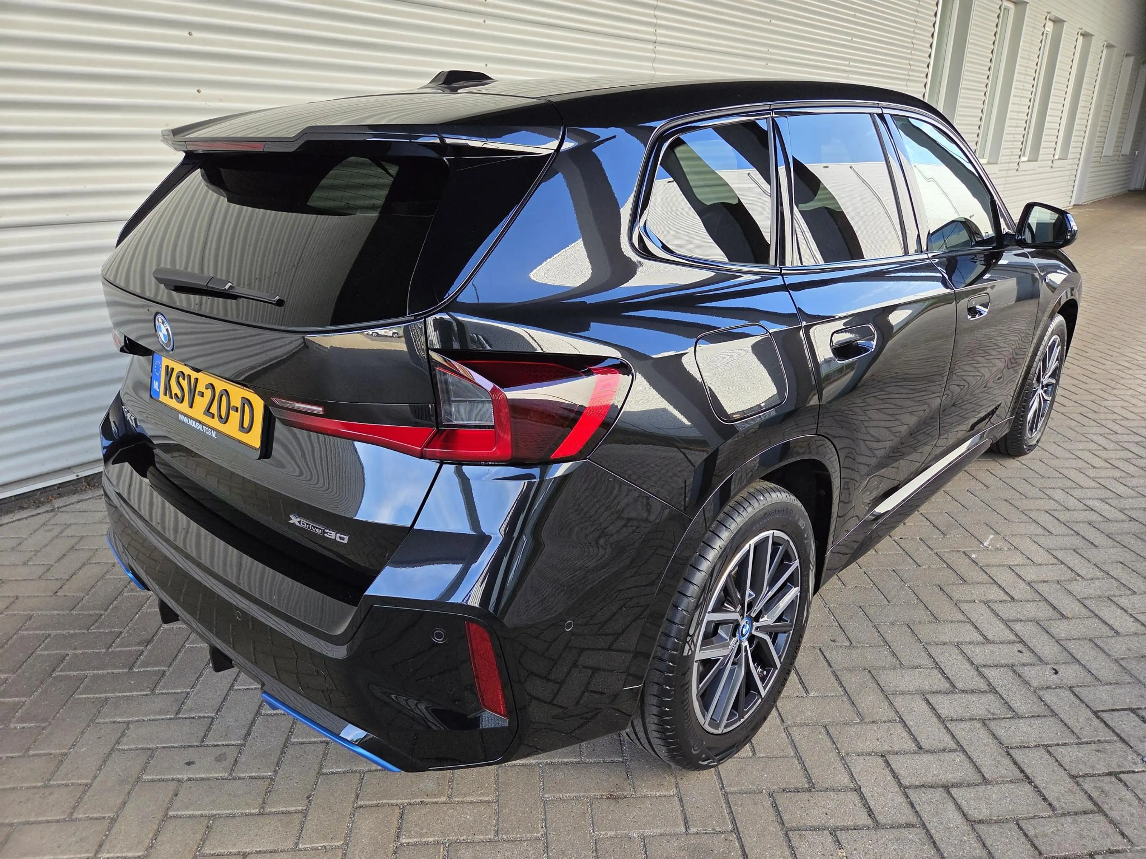 BMW iX1 xDrive30 67 kWh M Sport Edition — photo 12