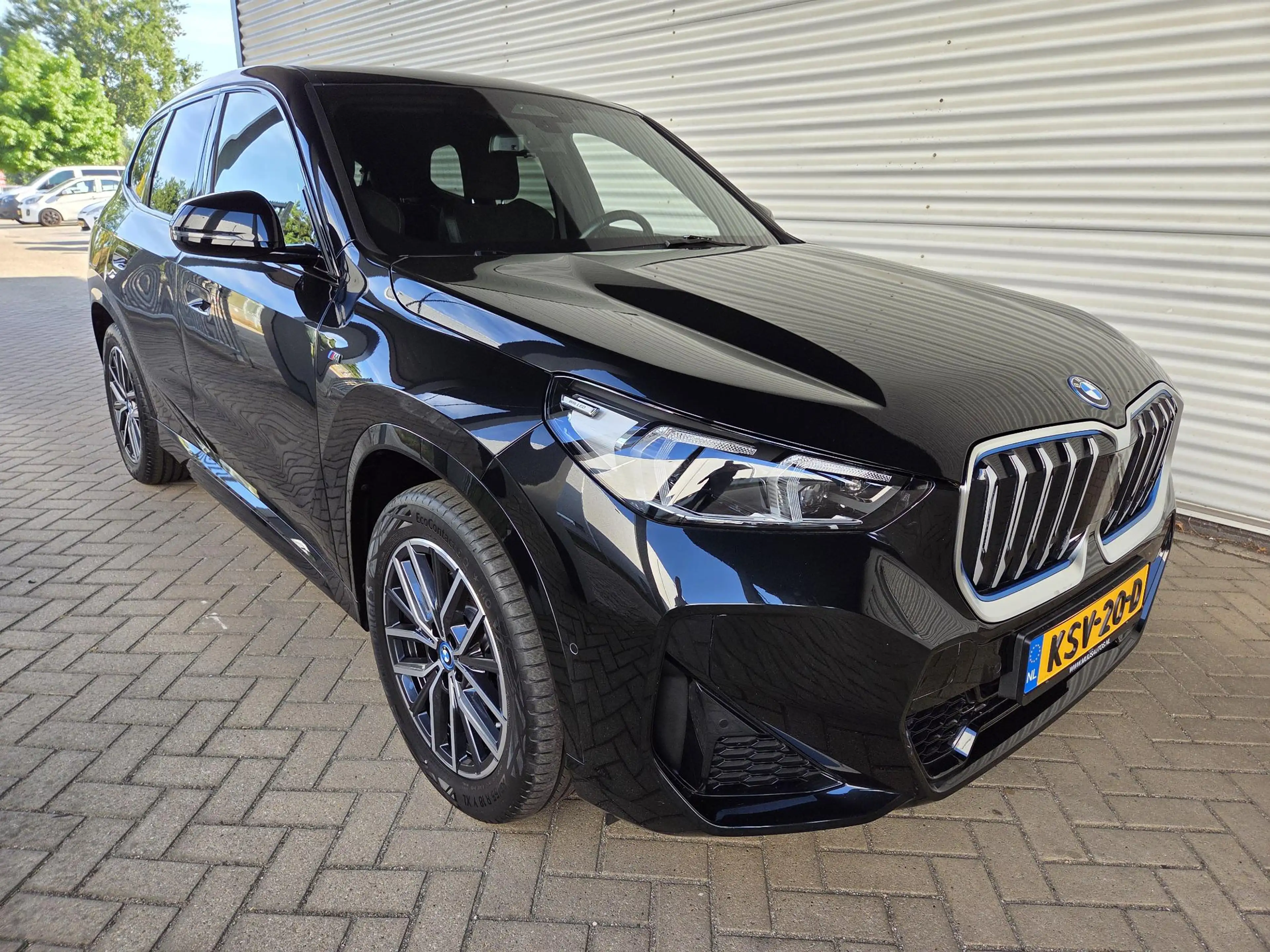 BMW iX1 xDrive30 67 kWh M Sport Edition — photo 9