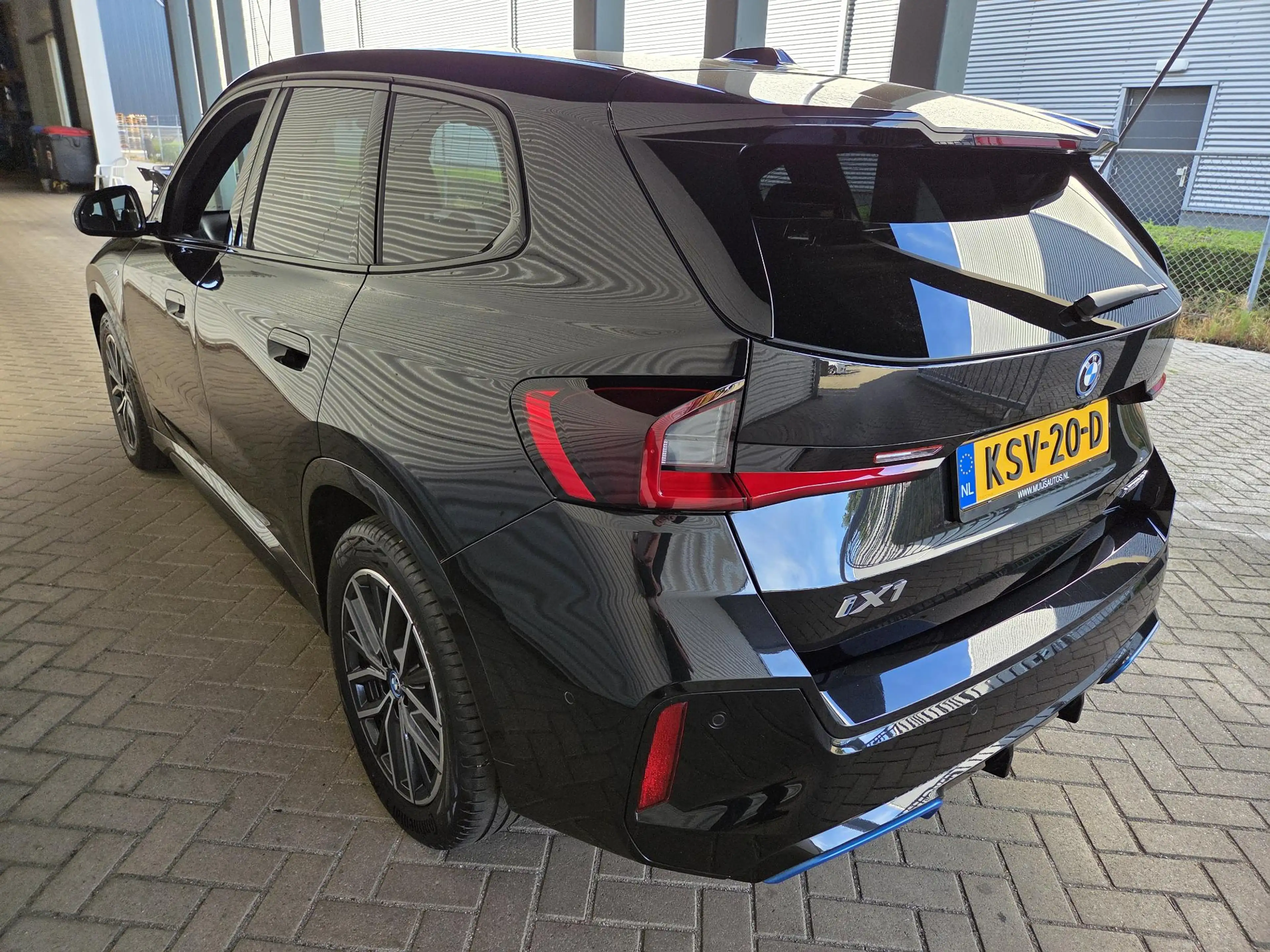 BMW iX1 xDrive30 67 kWh M Sport Edition — photo 14