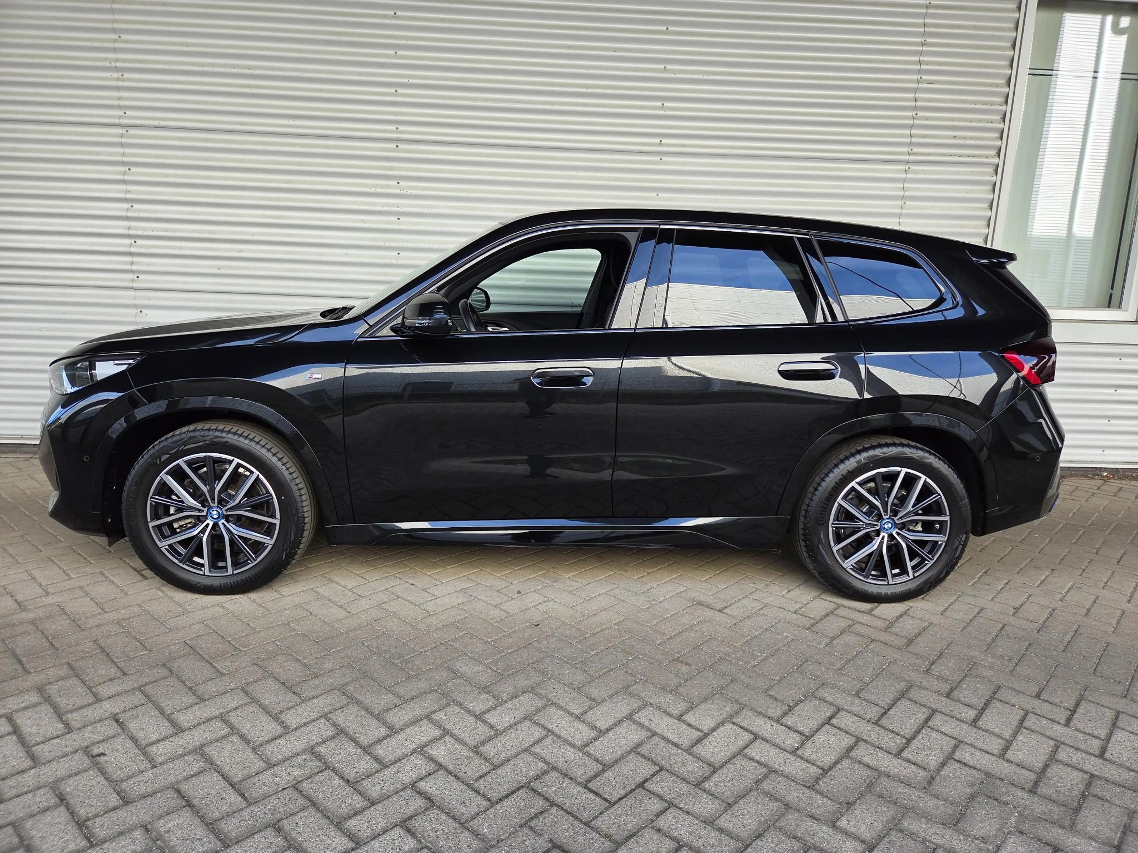 BMW iX1 xDrive30 67 kWh M Sport Edition — photo 3