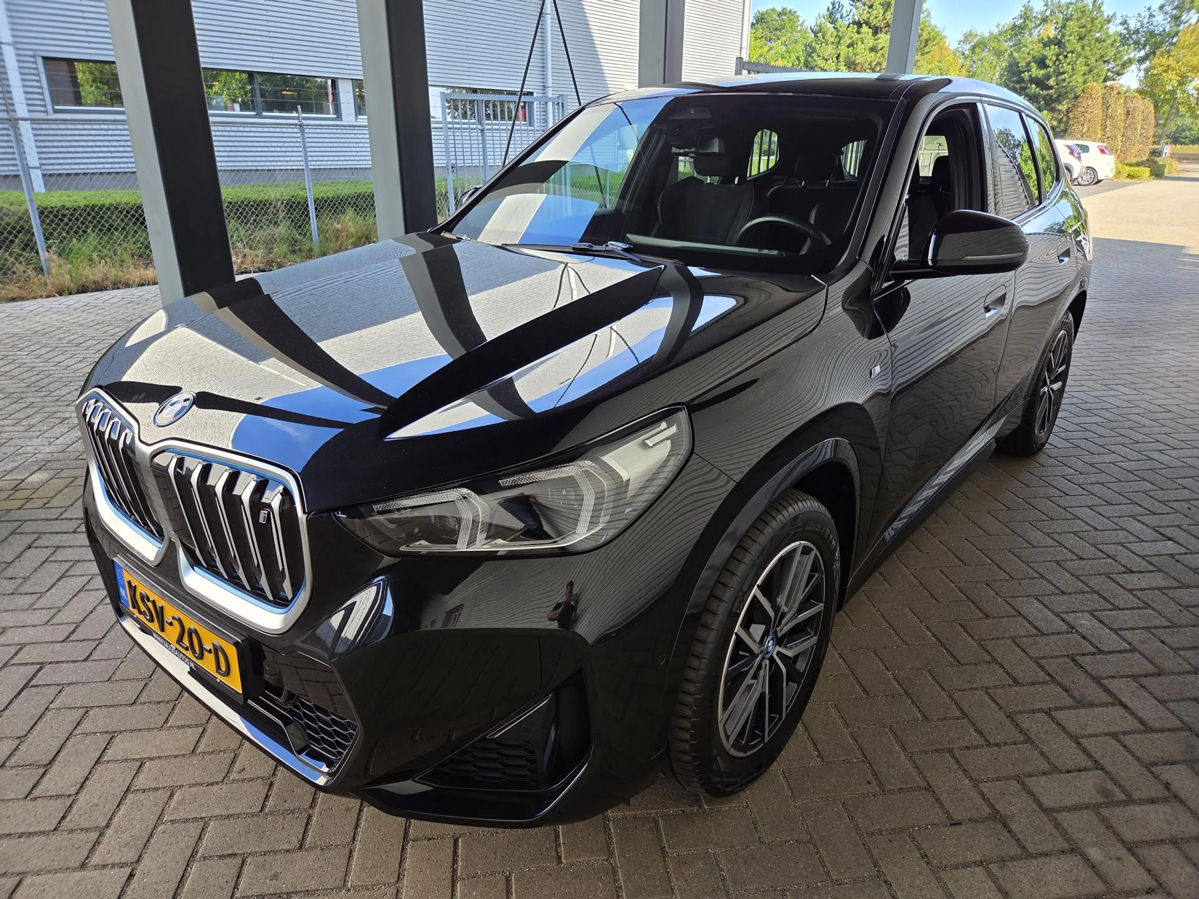 BMW iX1 xDrive30 67 kWh M Sport Edition — photo 11