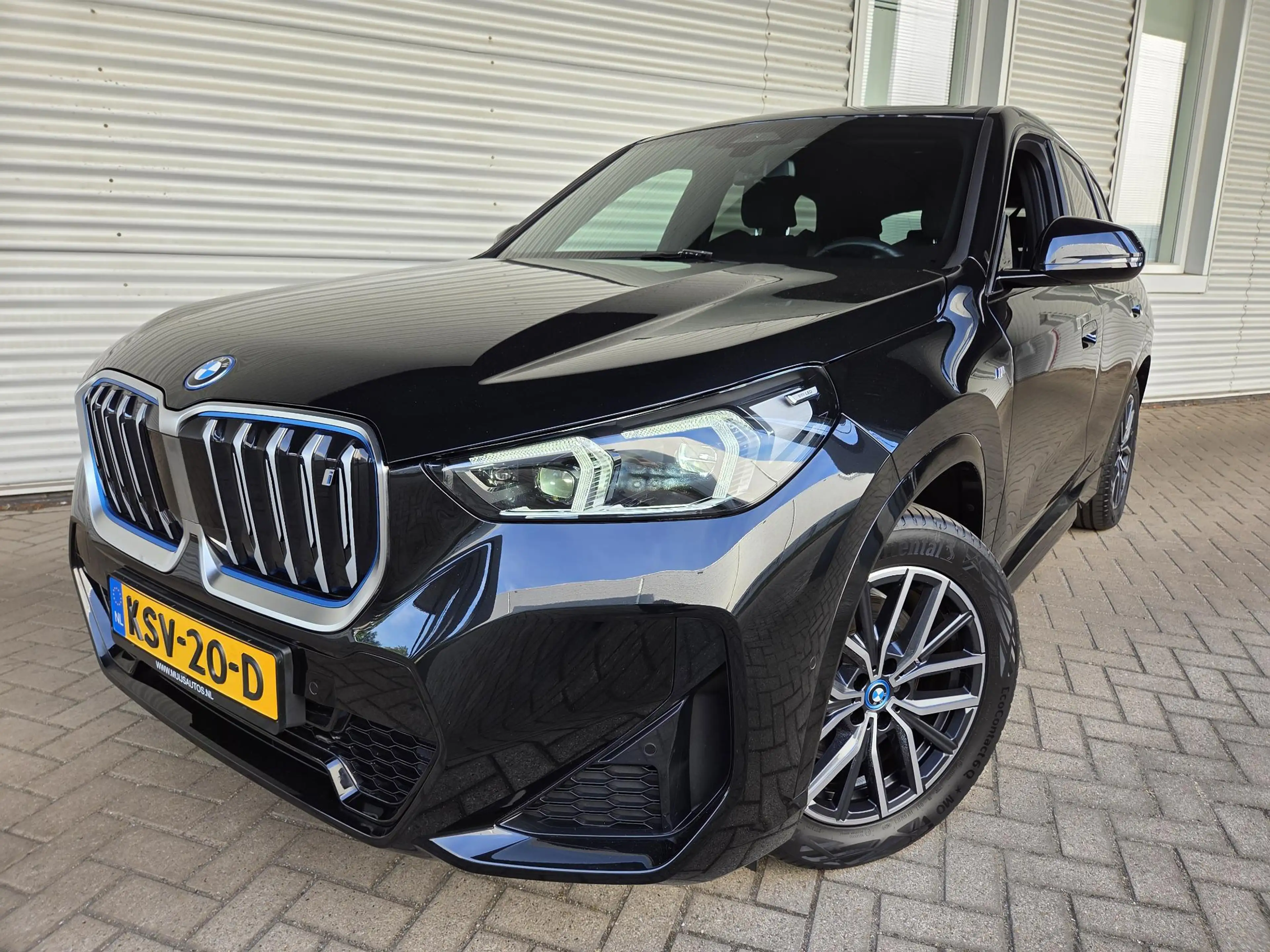 BMW iX1 xDrive30 67 kWh M Sport Edition — photo 2