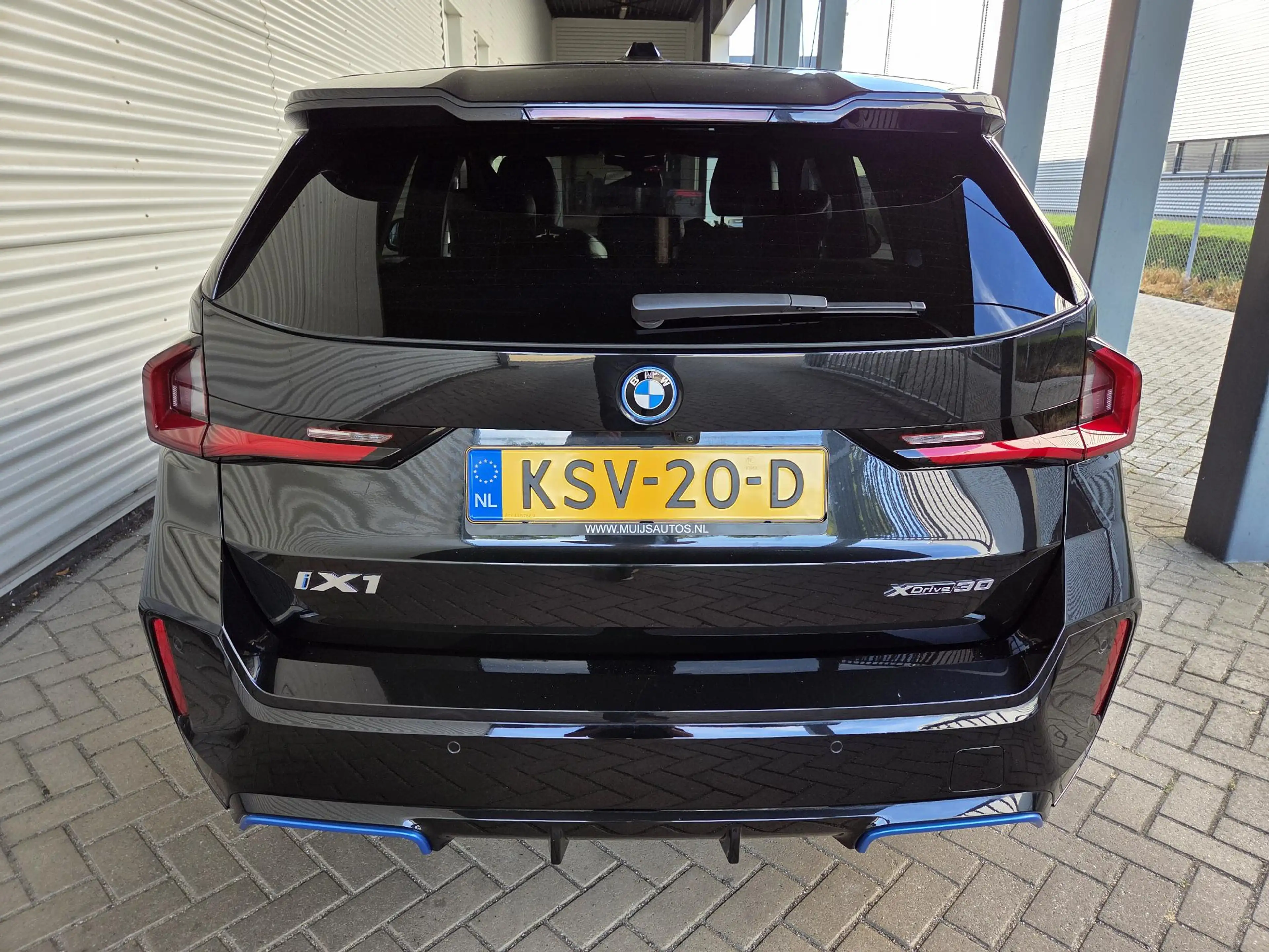 BMW iX1 xDrive30 67 kWh M Sport Edition — photo 13