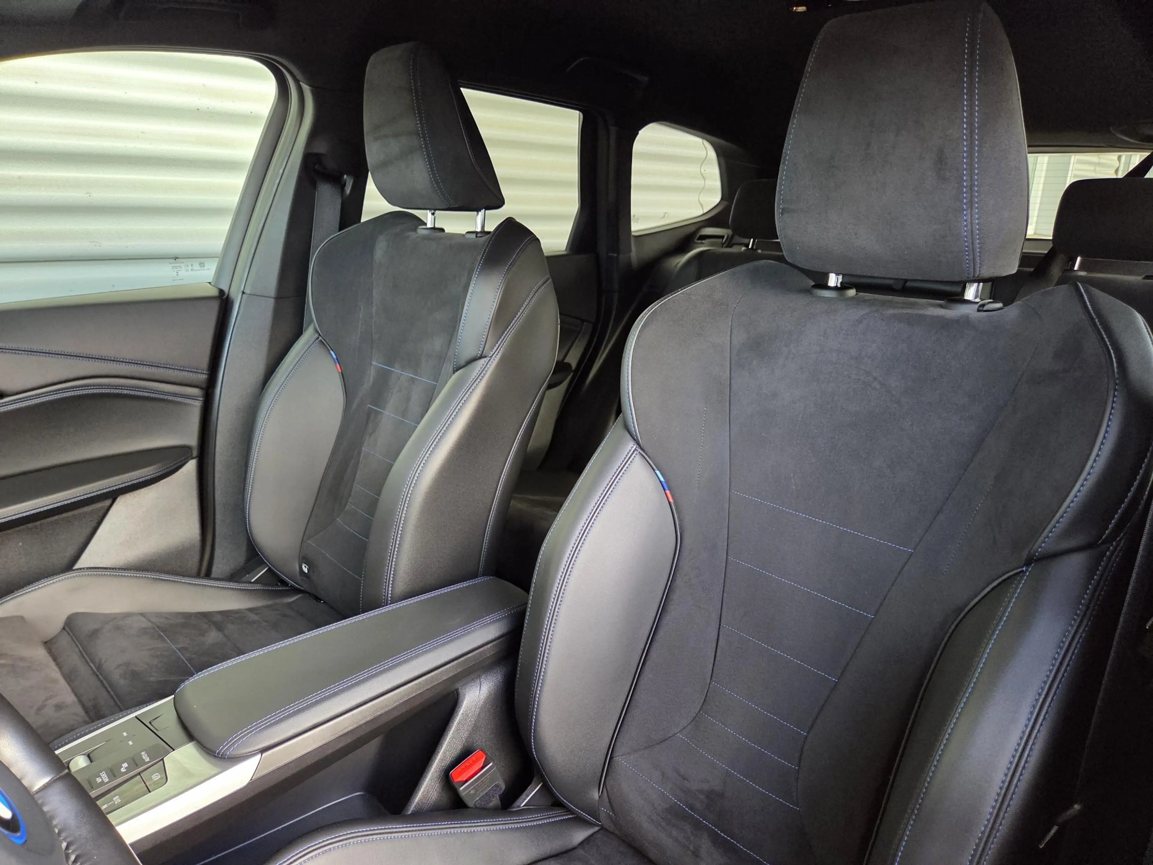 BMW iX1 xDrive30 67 kWh M Sport Edition — photo 6