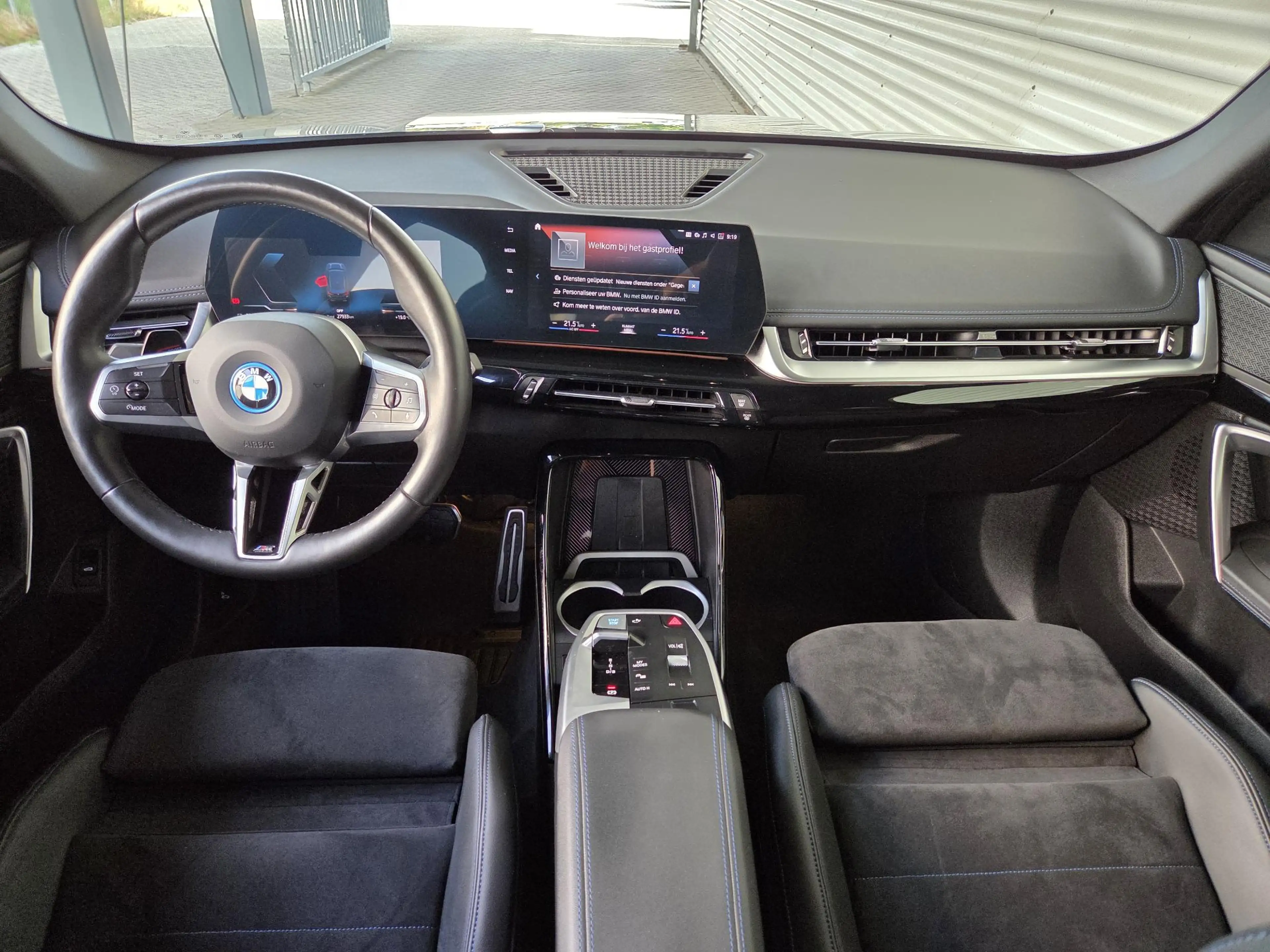BMW iX1 xDrive30 67 kWh M Sport Edition — photo 4