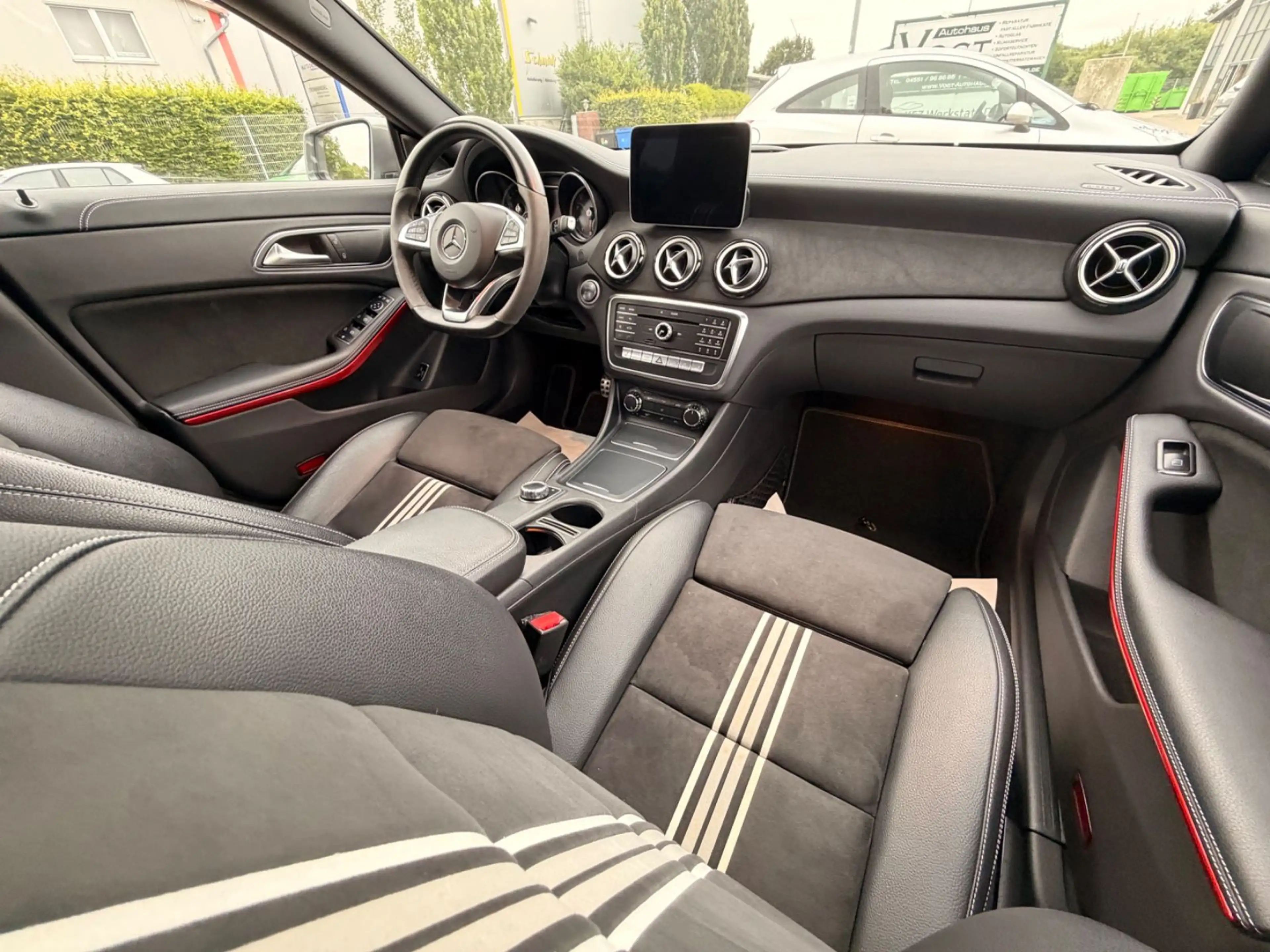 Mercedes-Benz CLA 220 CLA 220 CLA -Klasse Shooting Brake 4Matic AMGlin — photo 12