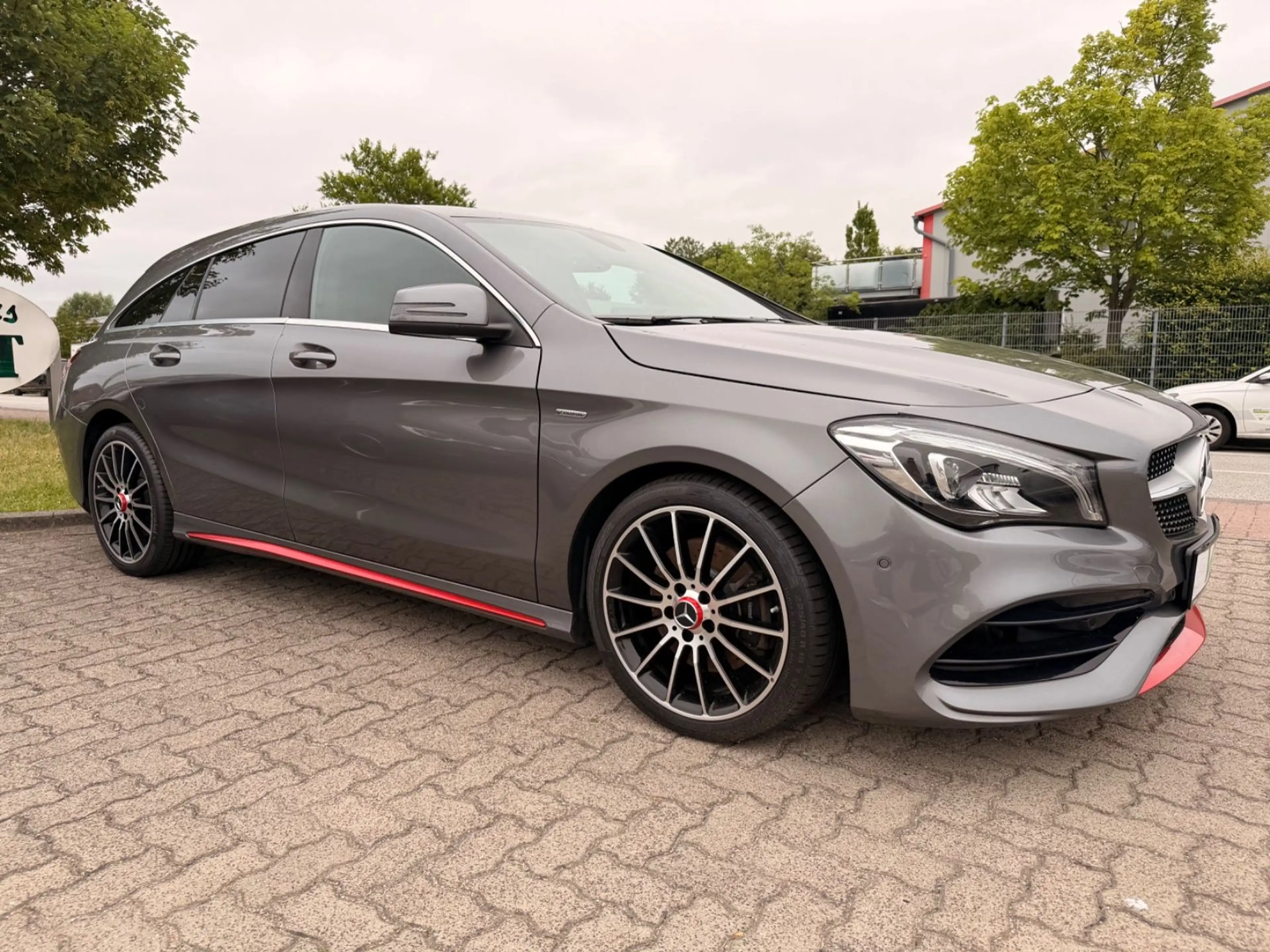 Mercedes-Benz CLA 220 CLA 220 CLA -Klasse Shooting Brake 4Matic AMGlin — photo 3
