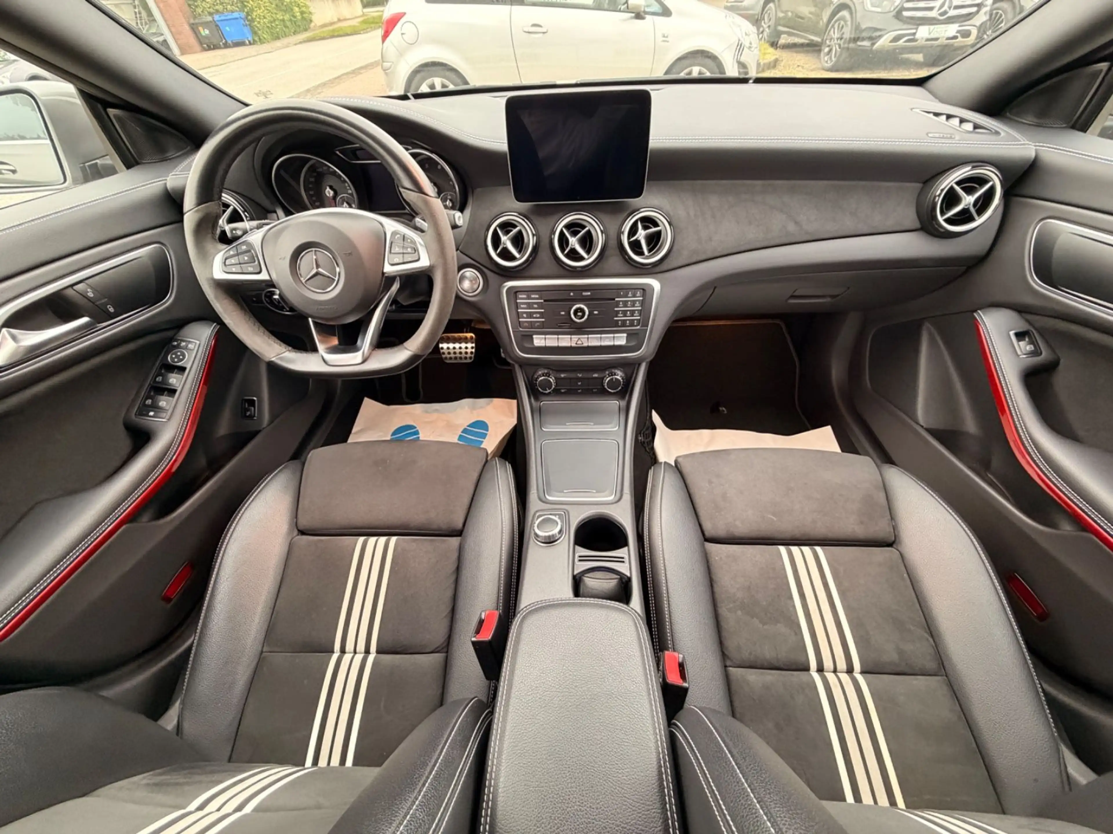 Mercedes-Benz CLA 220 CLA 220 CLA -Klasse Shooting Brake 4Matic AMGlin — photo 11
