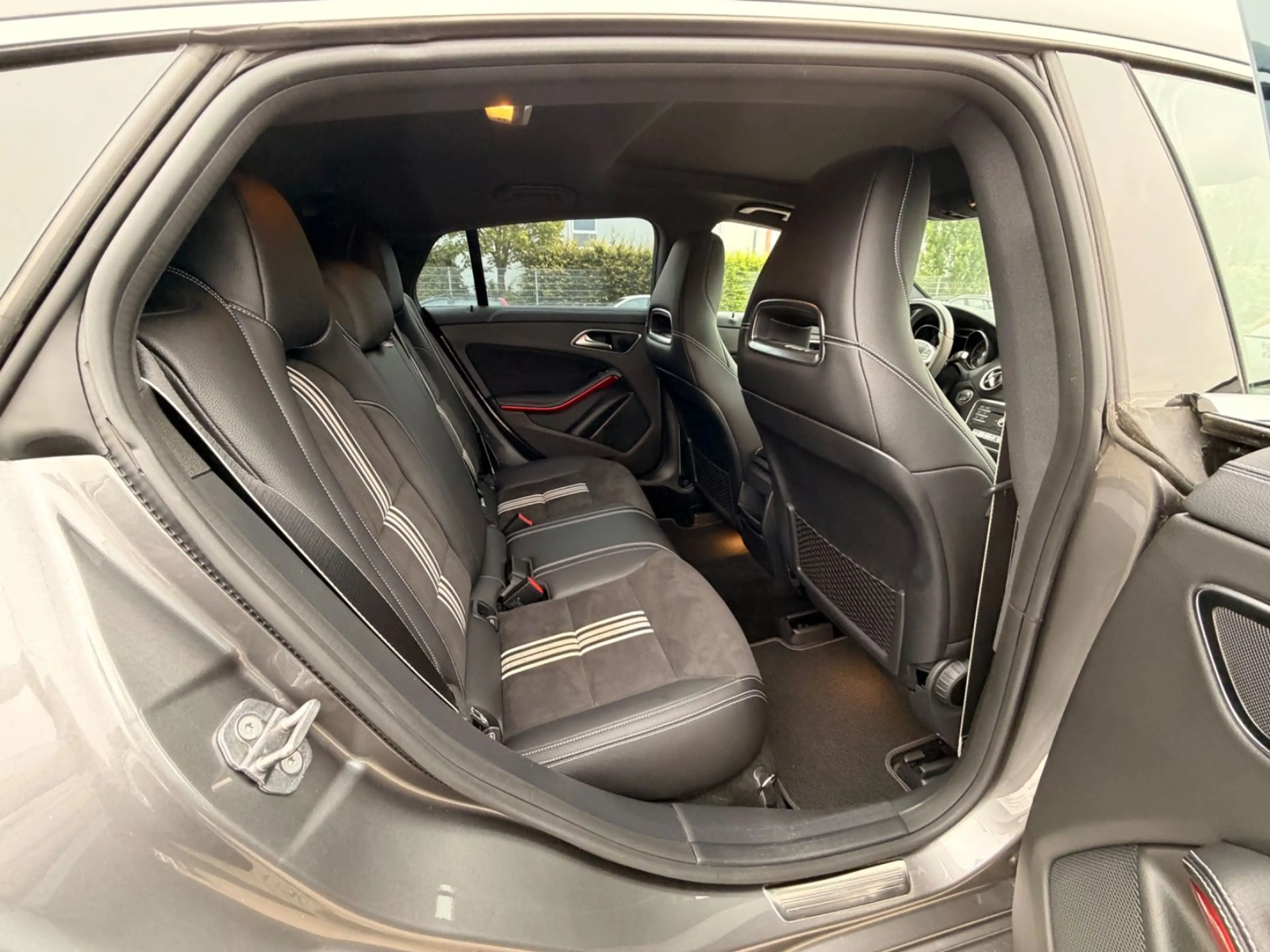 Mercedes-Benz CLA 220 CLA 220 CLA -Klasse Shooting Brake 4Matic AMGlin — photo 13