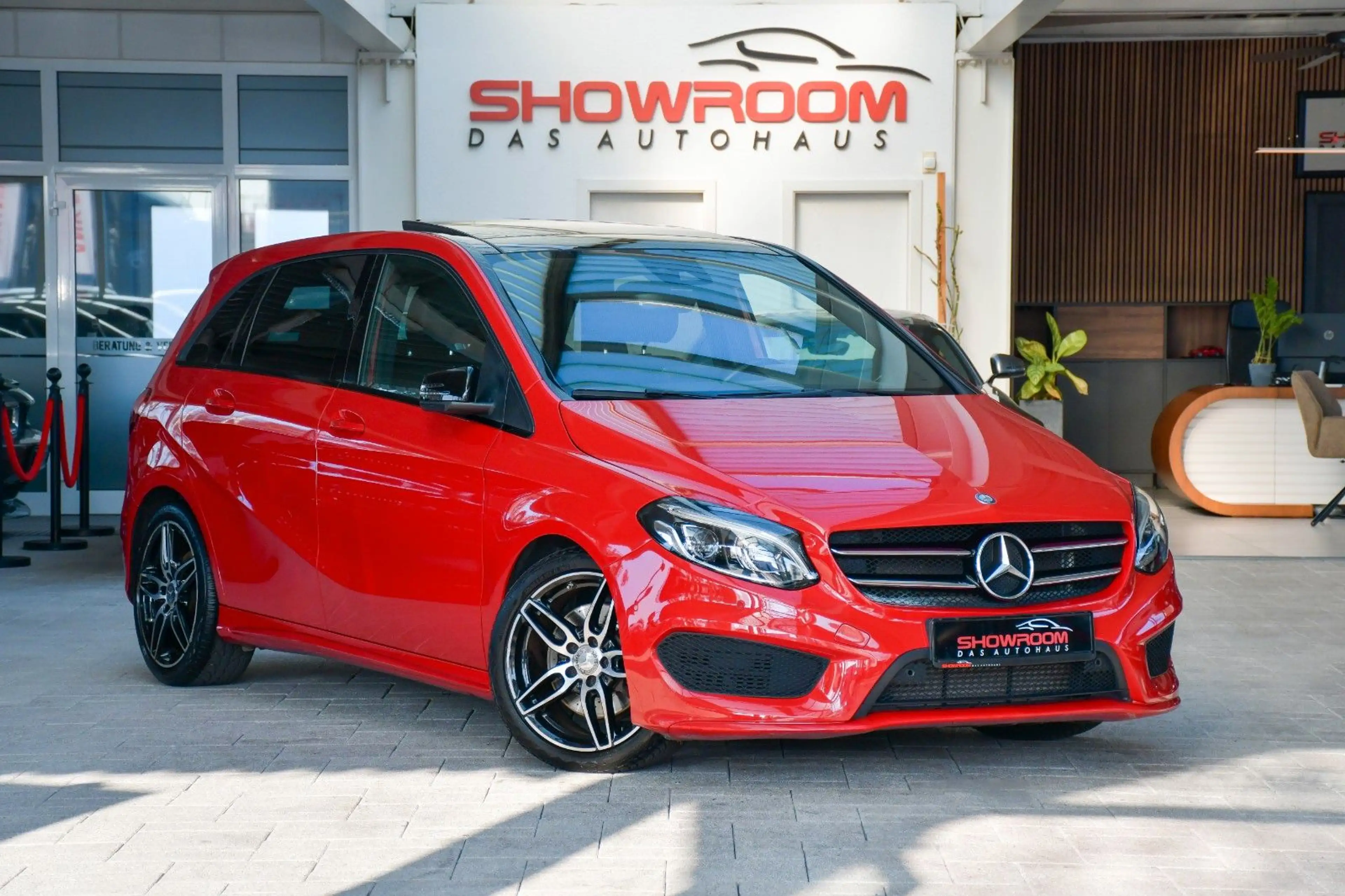 Mercedes-Benz B 220 d 4Matic AMG-Line Night-Paket 1.Hand — photo 3