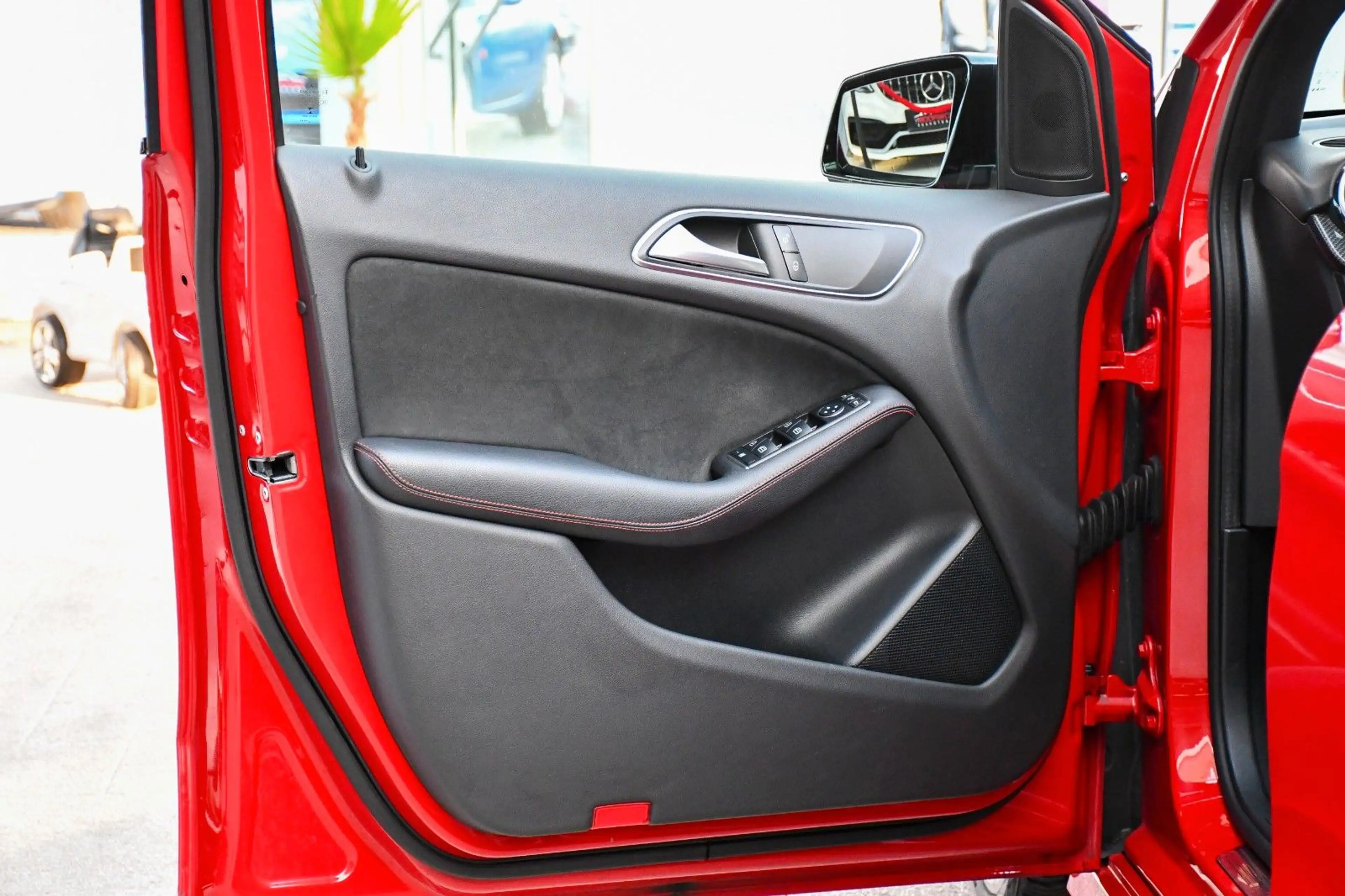 Mercedes-Benz B 220 d 4Matic AMG-Line Night-Paket 1.Hand — photo 7