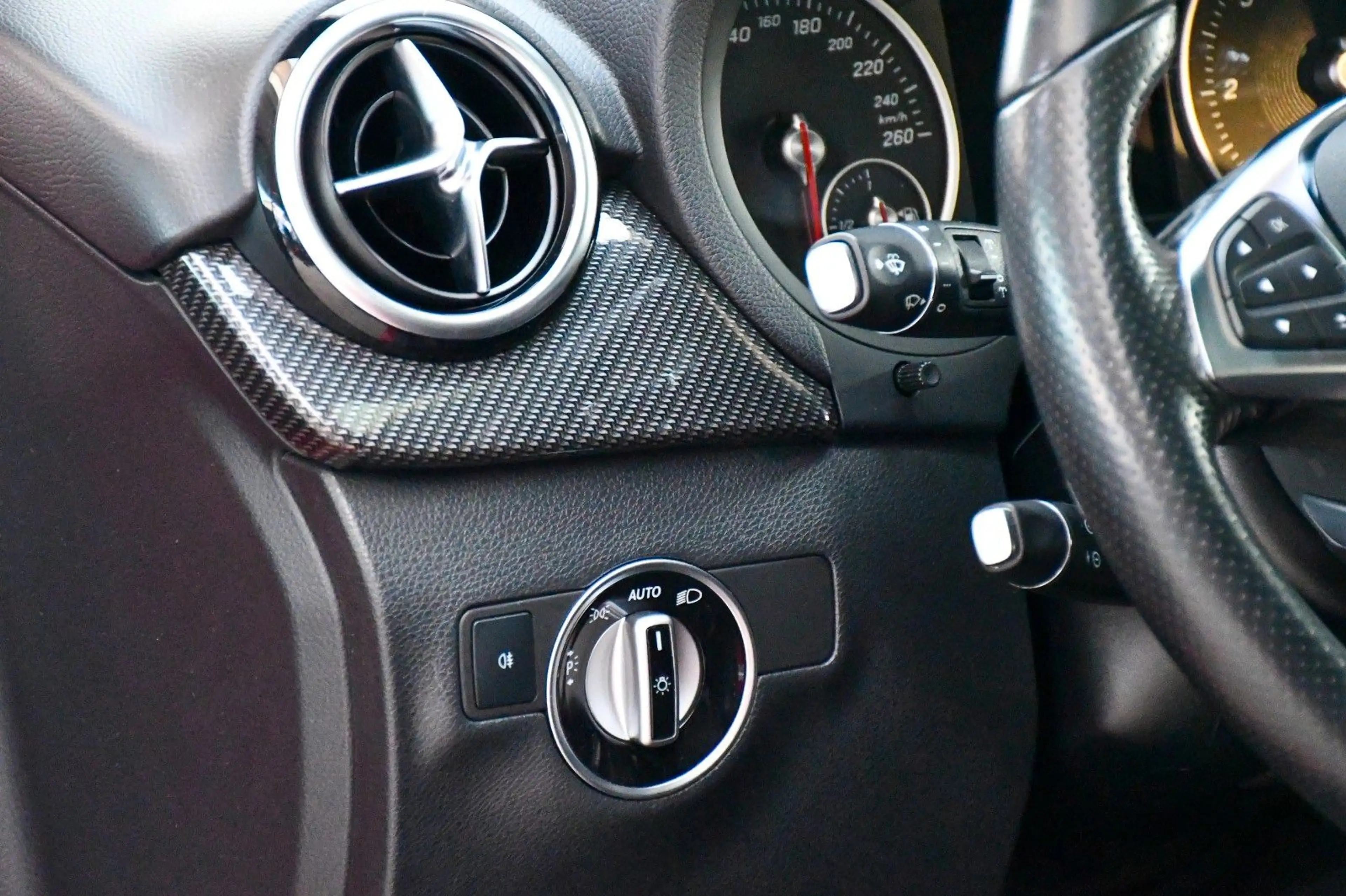 Mercedes-Benz B 220 d 4Matic AMG-Line Night-Paket 1.Hand — photo 9