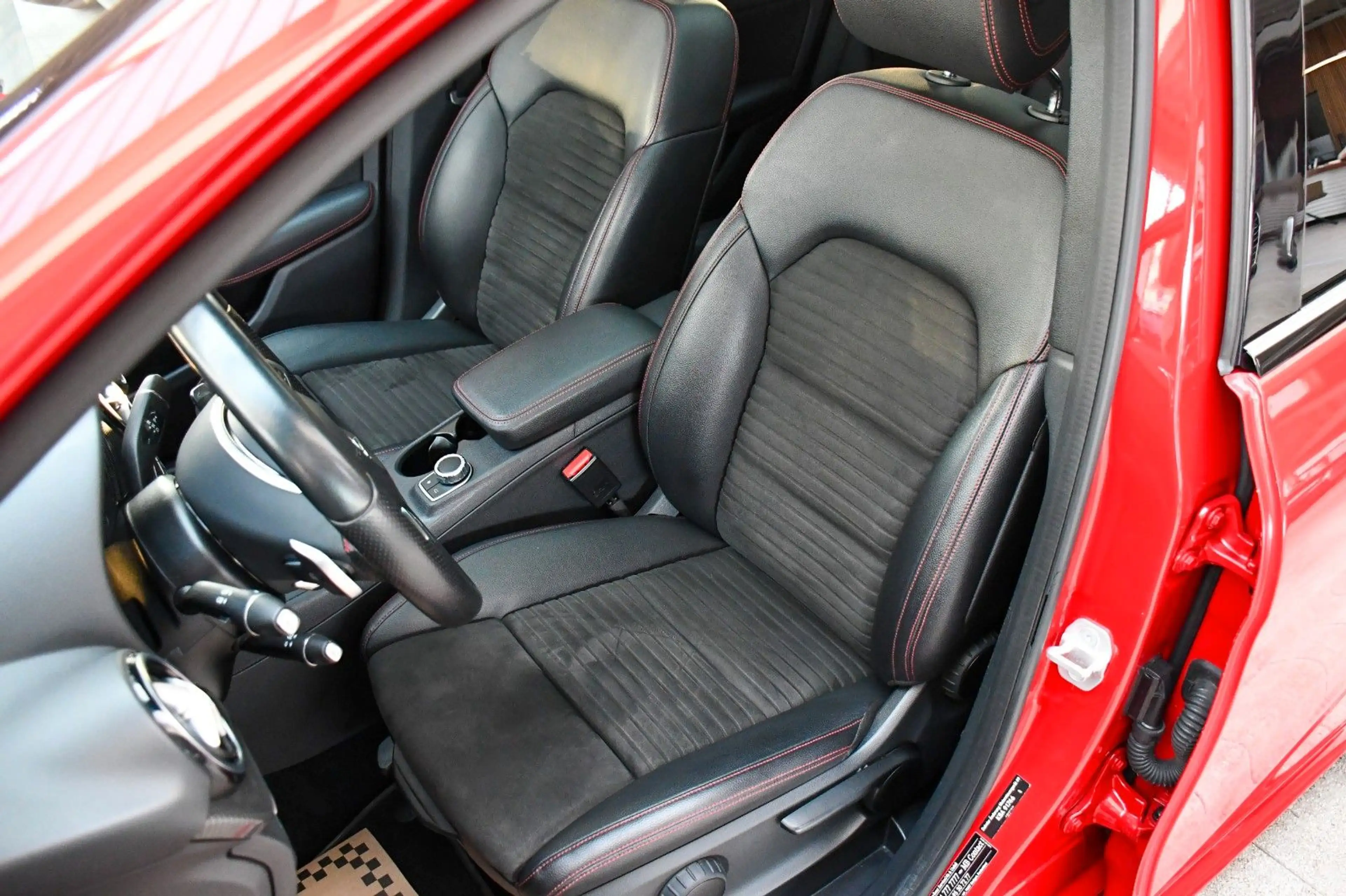 Mercedes-Benz B 220 d 4Matic AMG-Line Night-Paket 1.Hand — photo 10