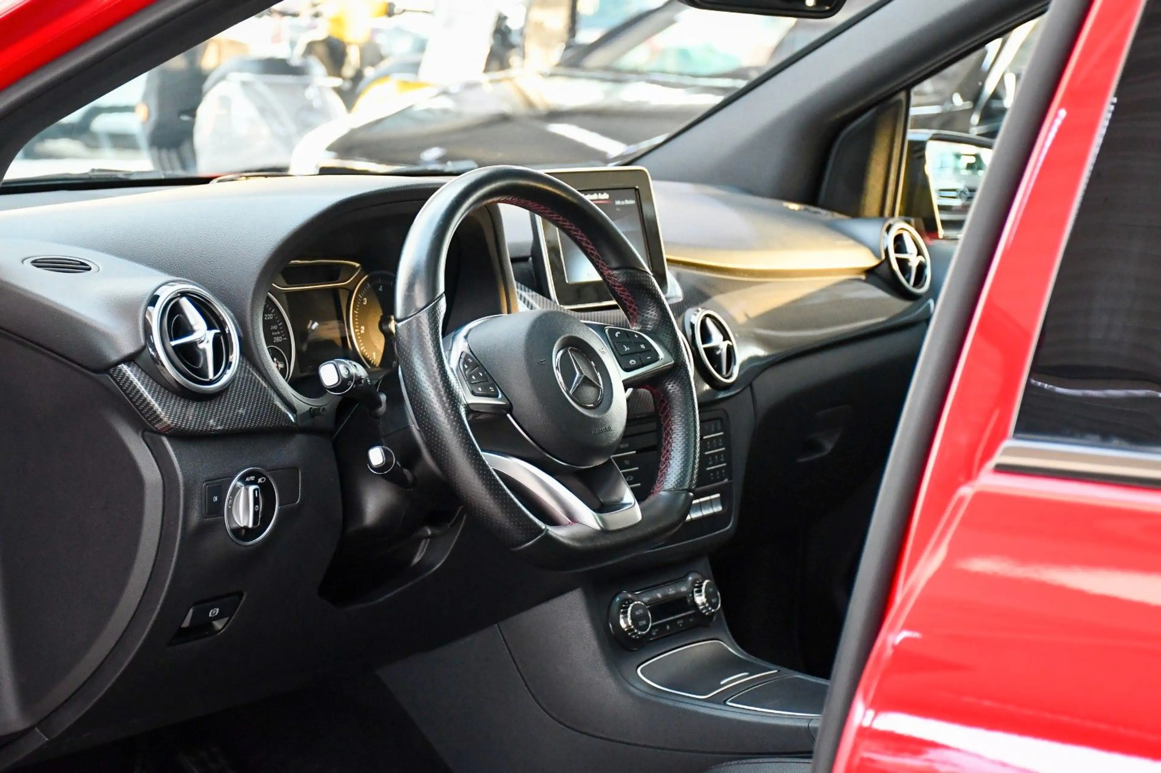 Mercedes-Benz B 220 d 4Matic AMG-Line Night-Paket 1.Hand — photo 15