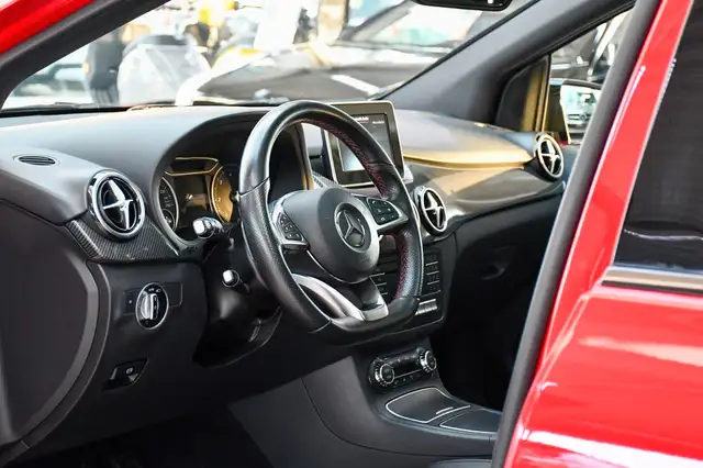 Mercedes-Benz 220 view 15