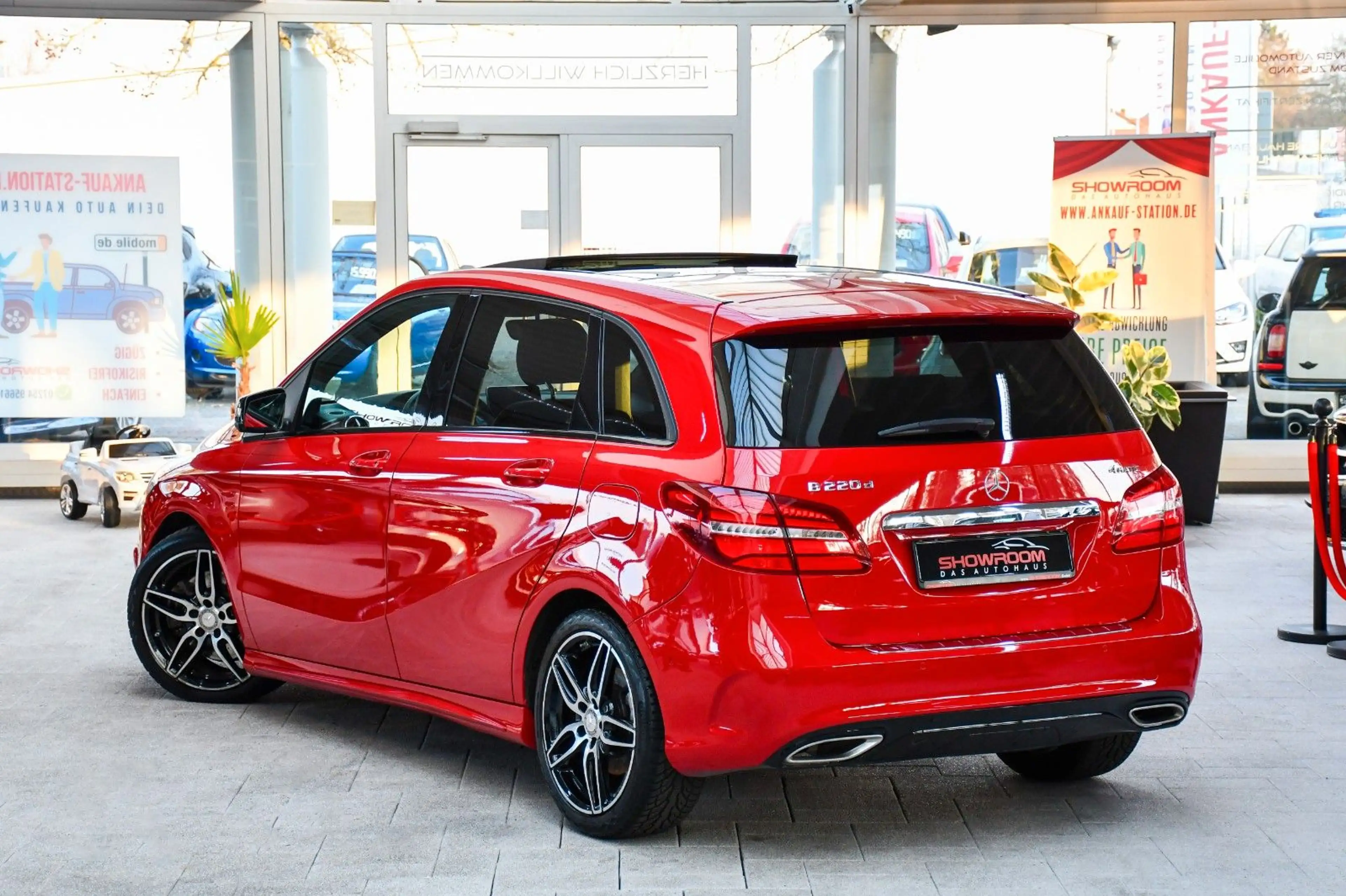 Mercedes-Benz B 220 d 4Matic AMG-Line Night-Paket 1.Hand — photo 4