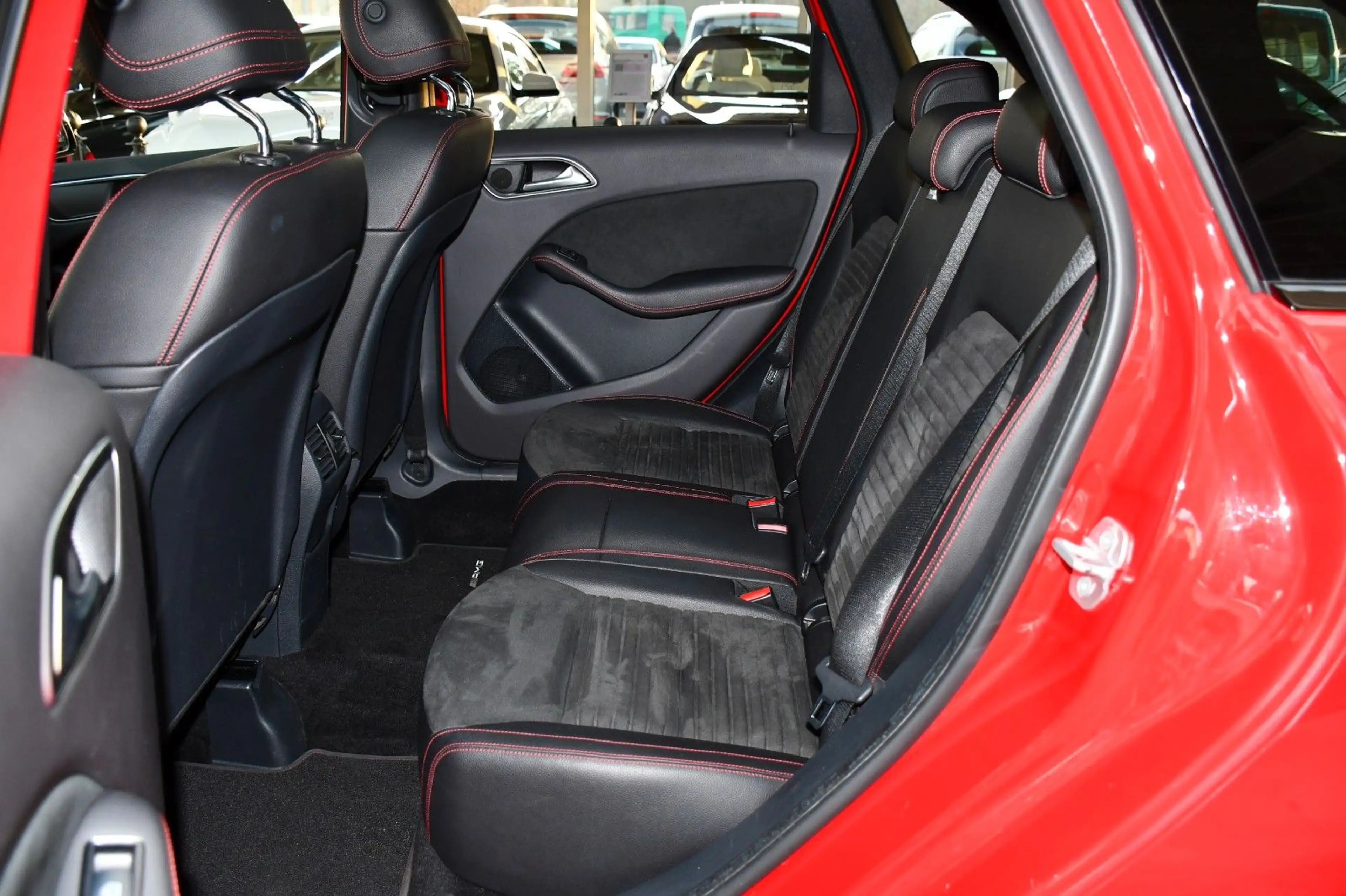 Mercedes-Benz B 220 d 4Matic AMG-Line Night-Paket 1.Hand — photo 13