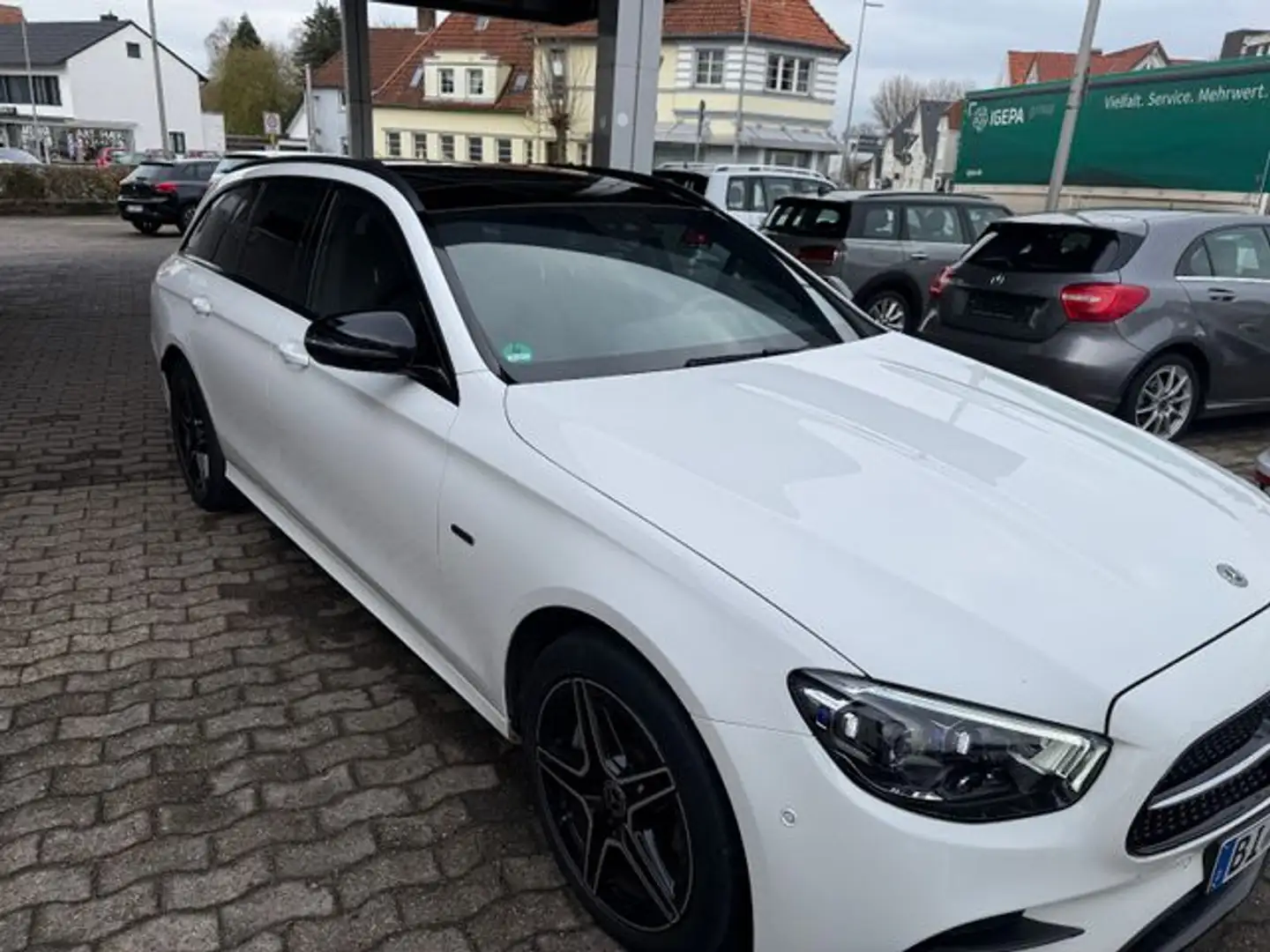 Mercedes-Benz E 300 d T AMG-Line Standhzg. Panorama Kamera Weiß - 1