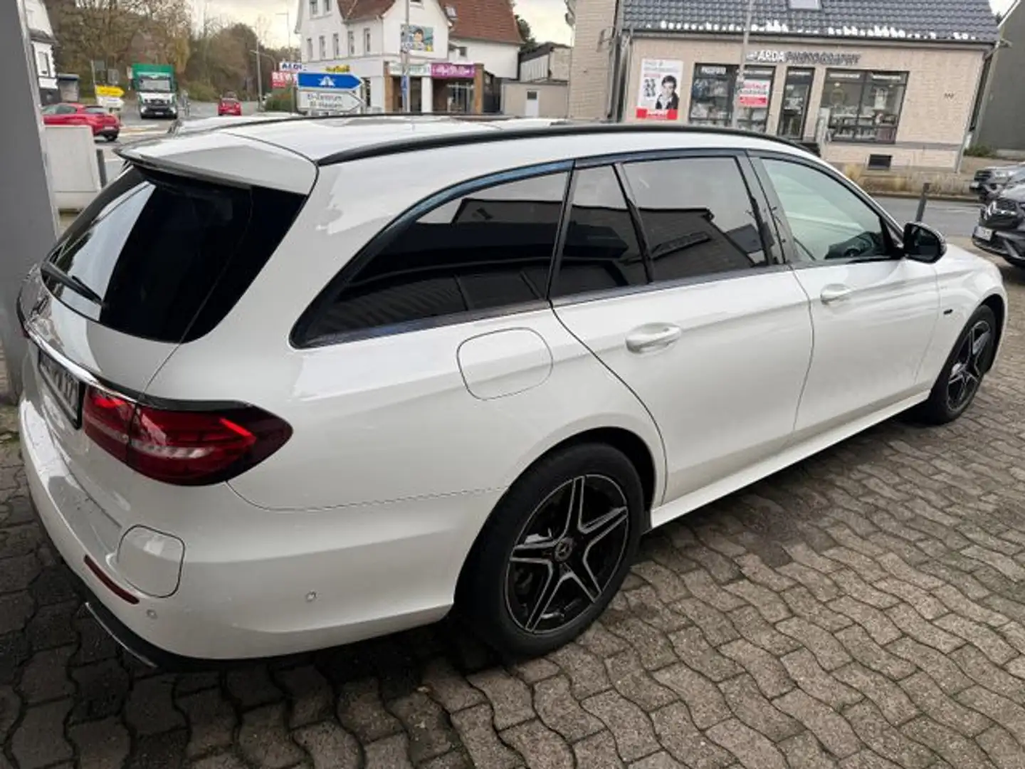 Mercedes-Benz E 300 d T AMG-Line Standhzg. Panorama Kamera Weiß - 2