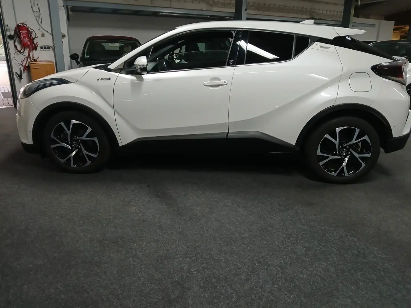 Toyota C-HR Hybrid Team D TOYOTA SERVICE GEPFLEGHT Blanc - 2