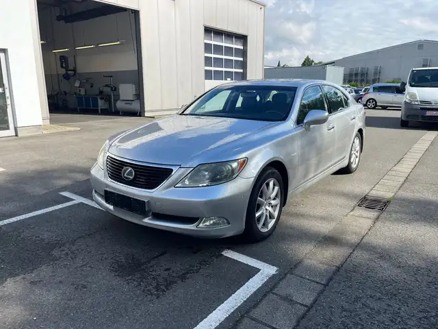 Lexus LS 460