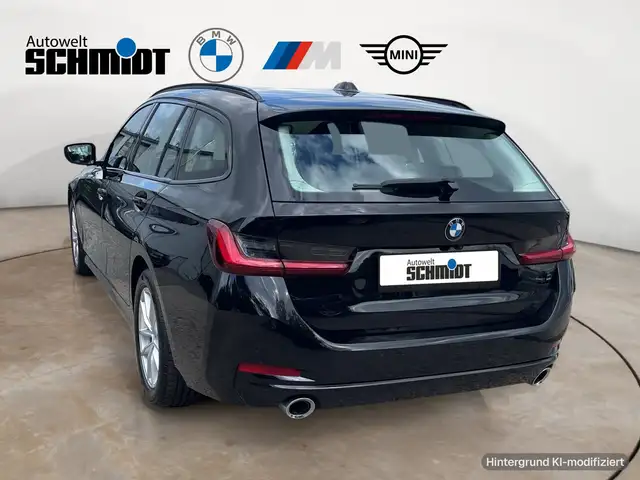 BMW 3 Series view 4