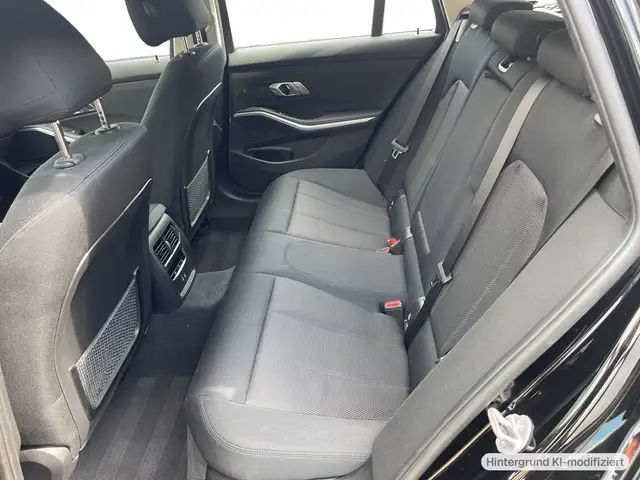 BMW 3 Series view 11