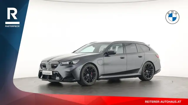 BMW M5 view 3