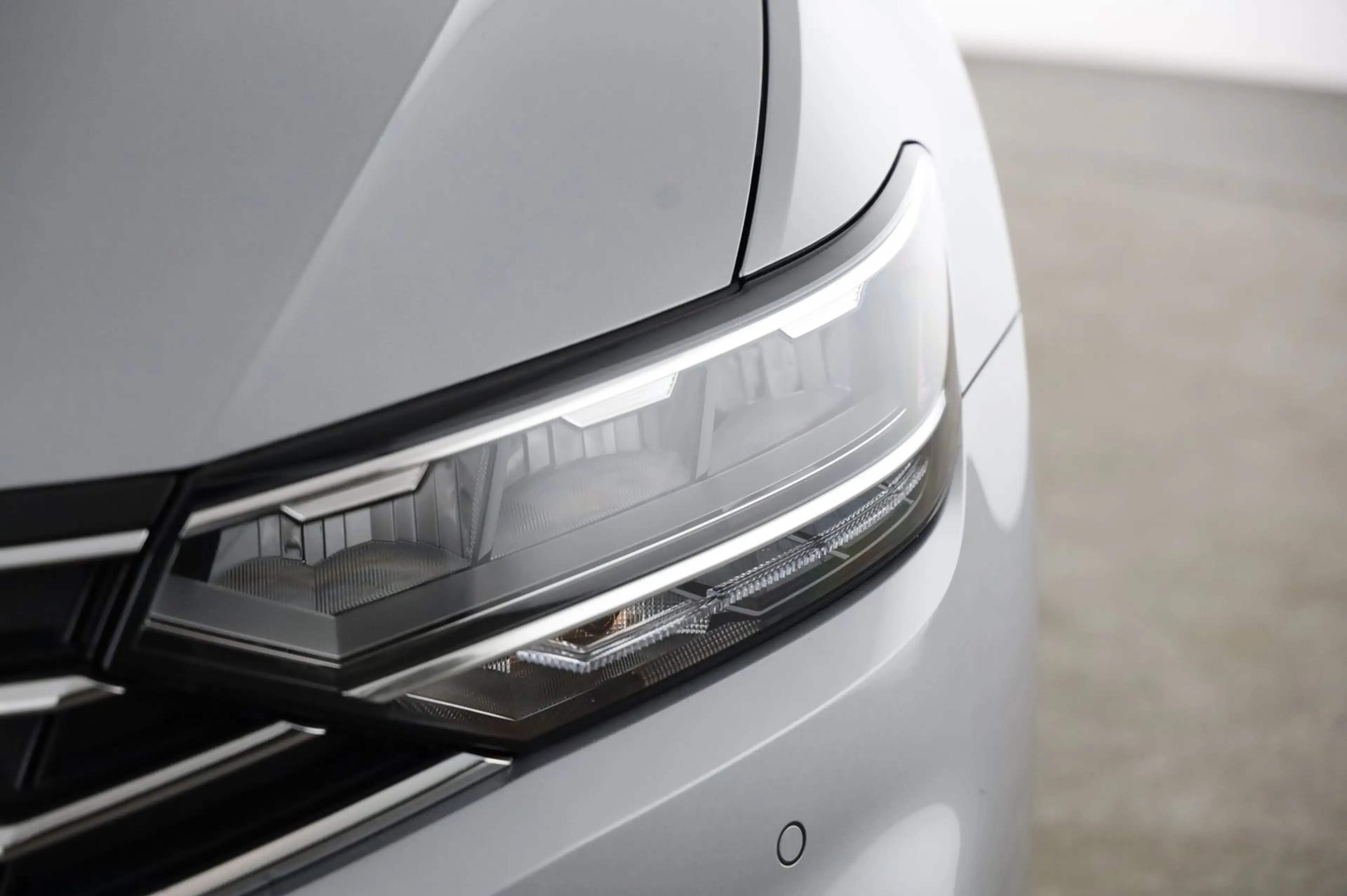 Volkswagen Passat Variant Business TDI DSG — photo 3