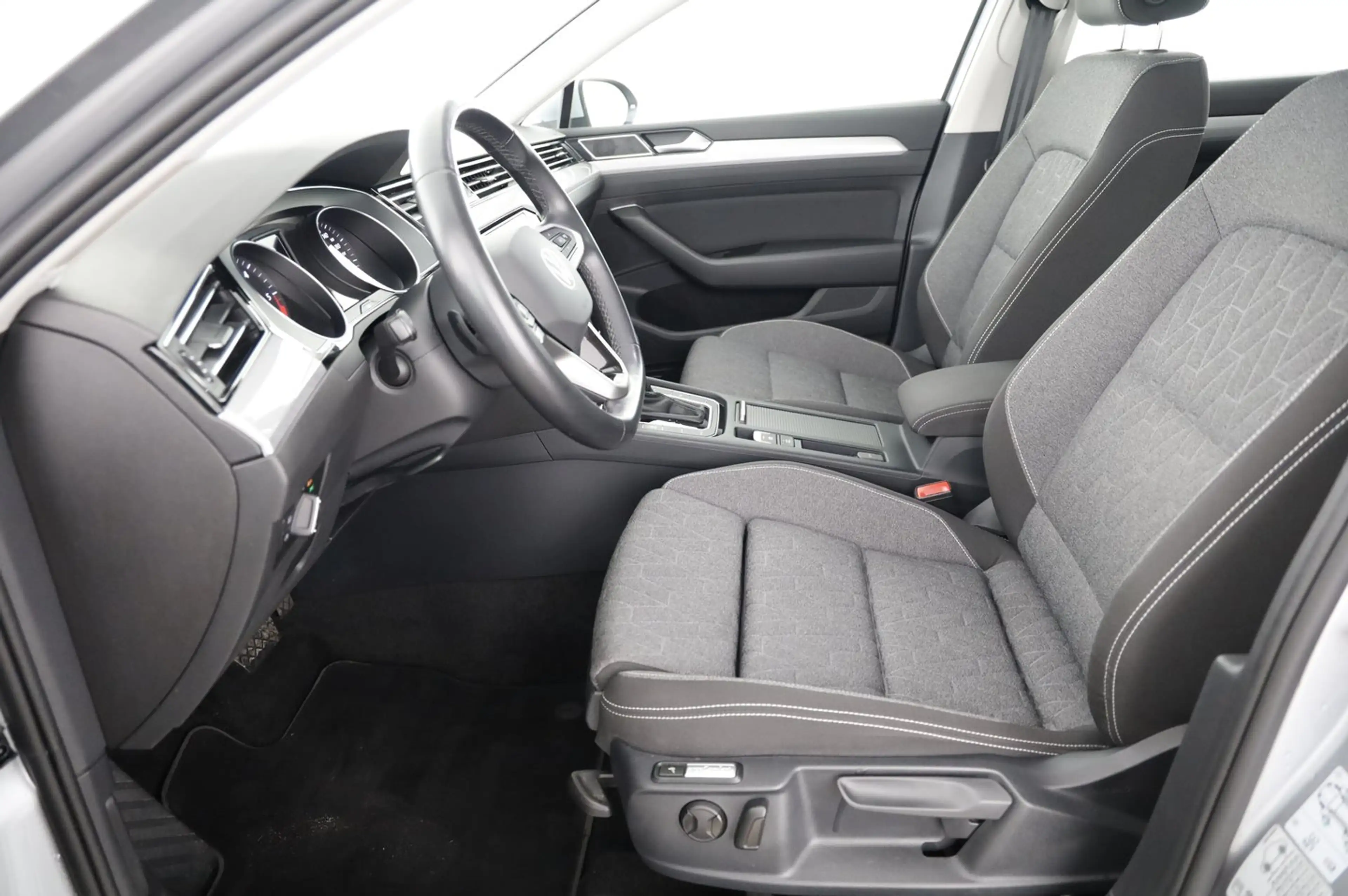 Volkswagen Passat Variant Business TDI DSG — photo 5