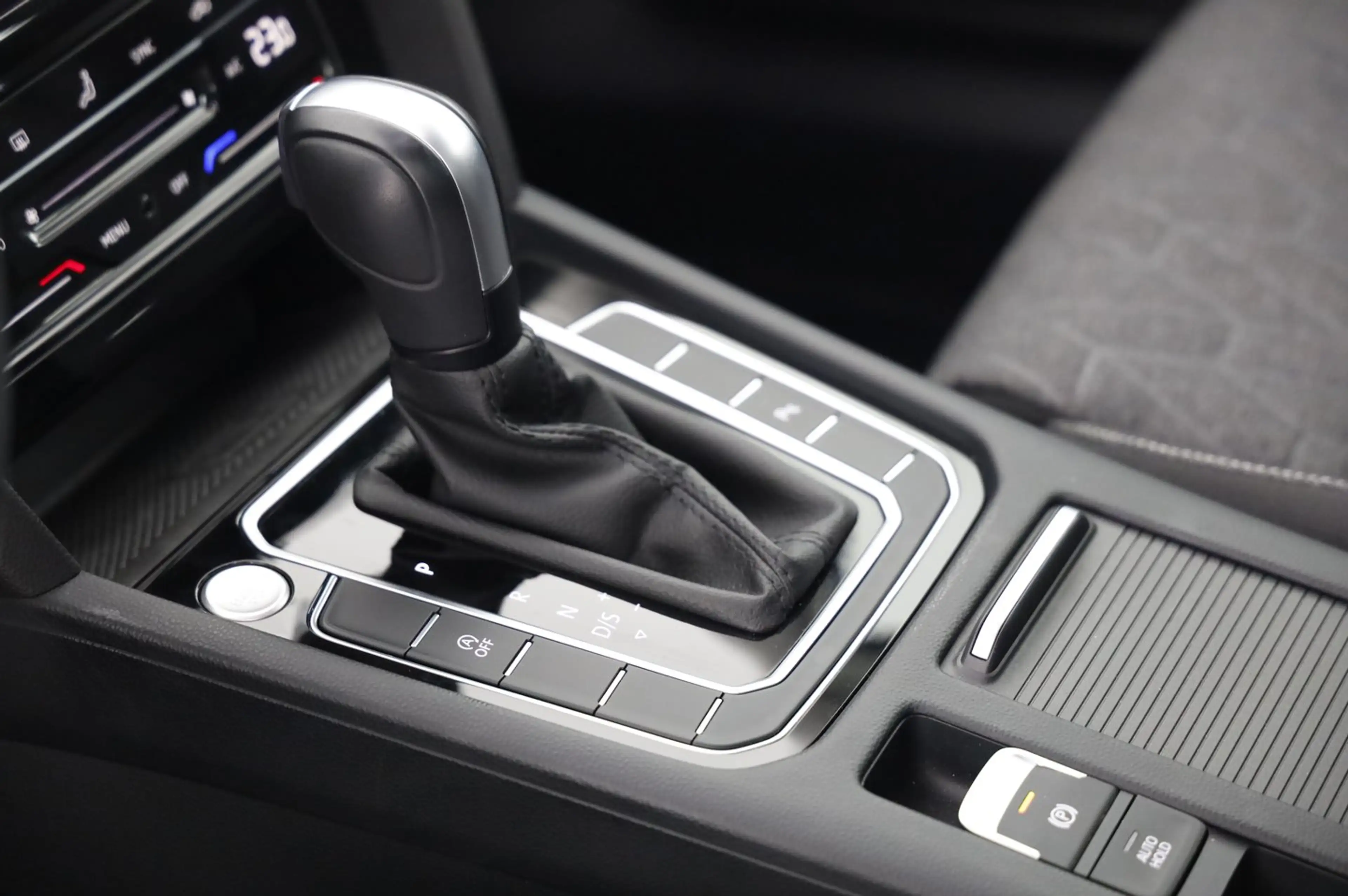 Volkswagen Passat Variant Business TDI DSG — photo 9
