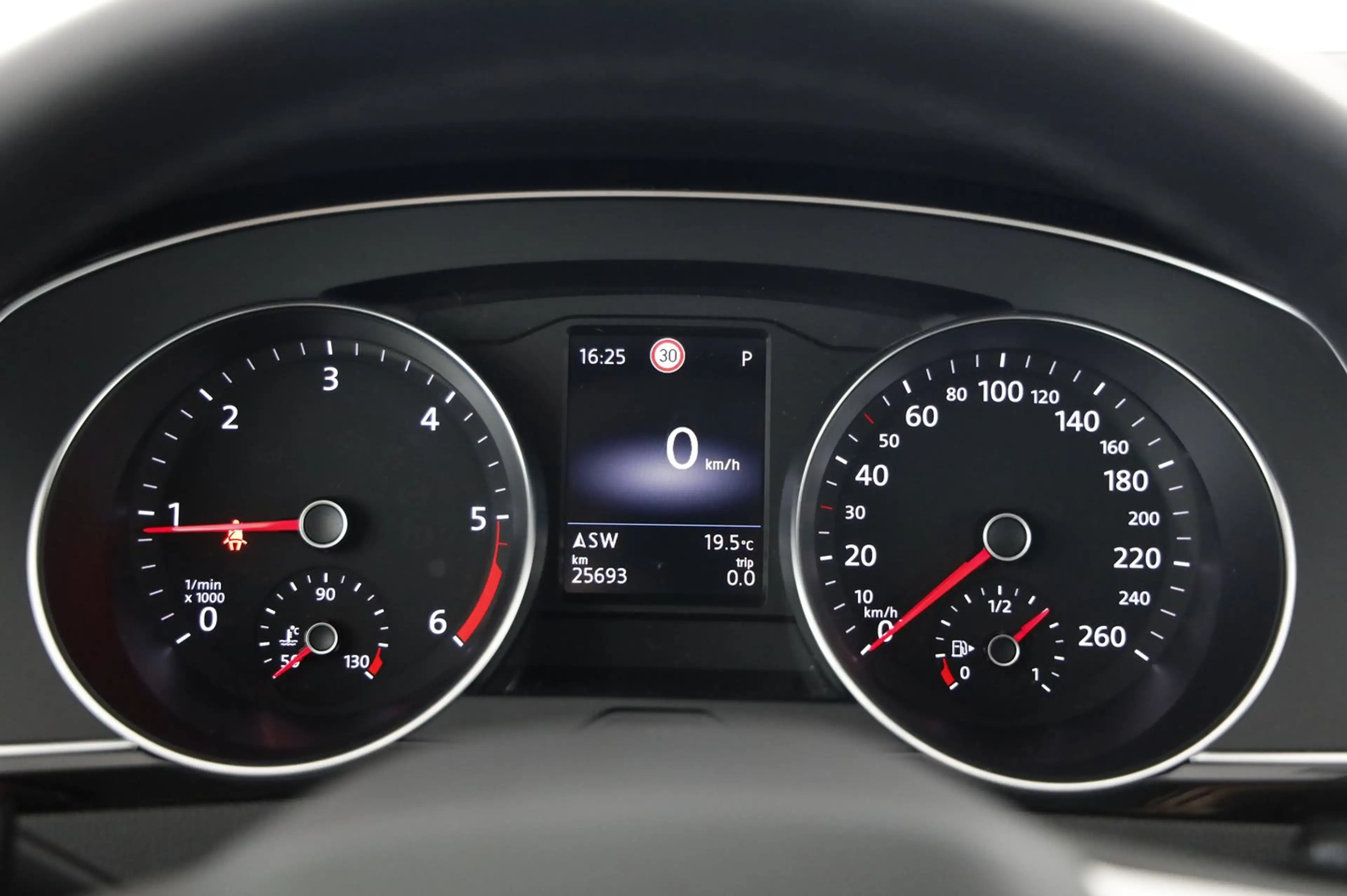 Volkswagen Passat Variant Business TDI DSG — photo 10