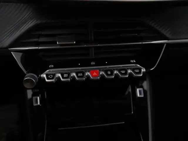 Peugeot 208 view 11