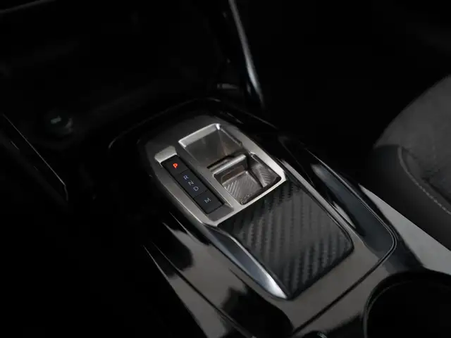 Peugeot 208 view 10