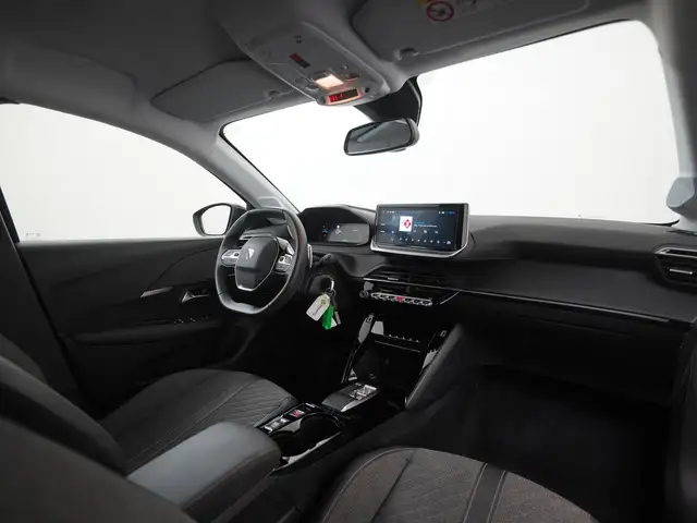 Peugeot 208 view 2