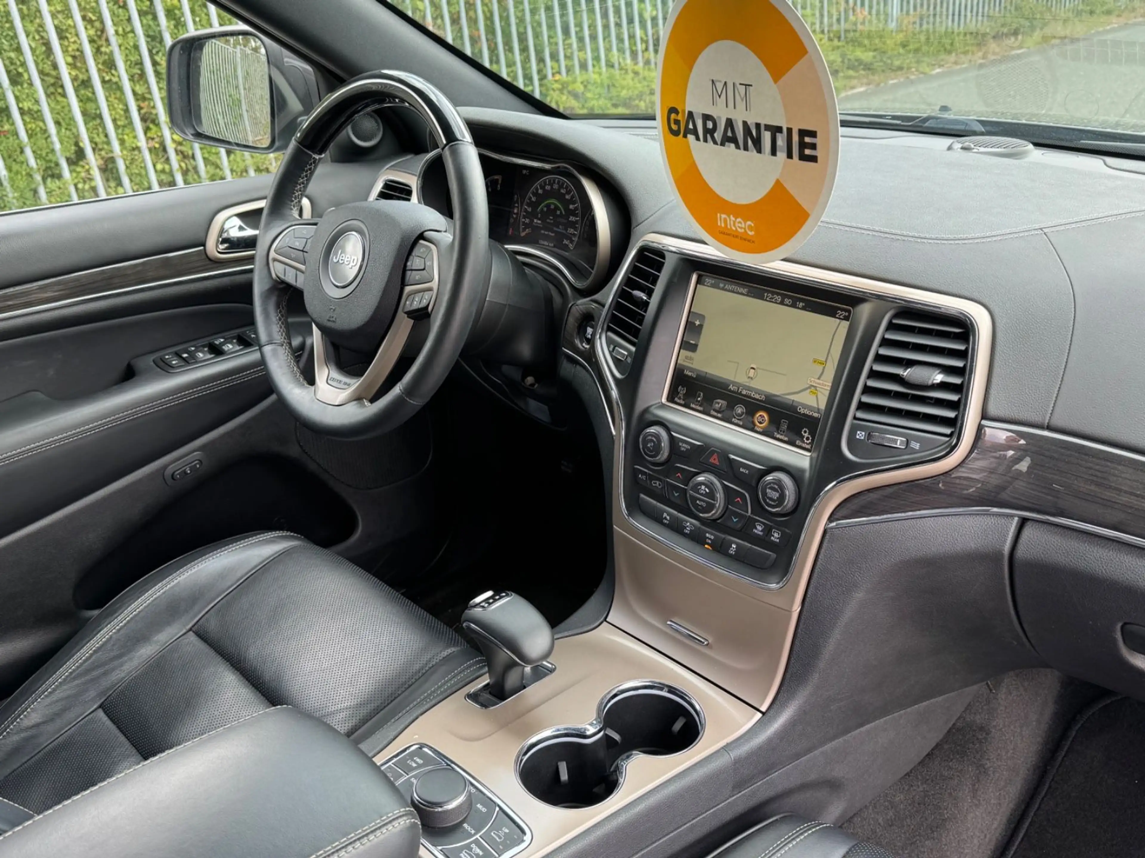 Jeep Grand Cherokee 3.0 CRD Overland Panorama AHK — photo 14