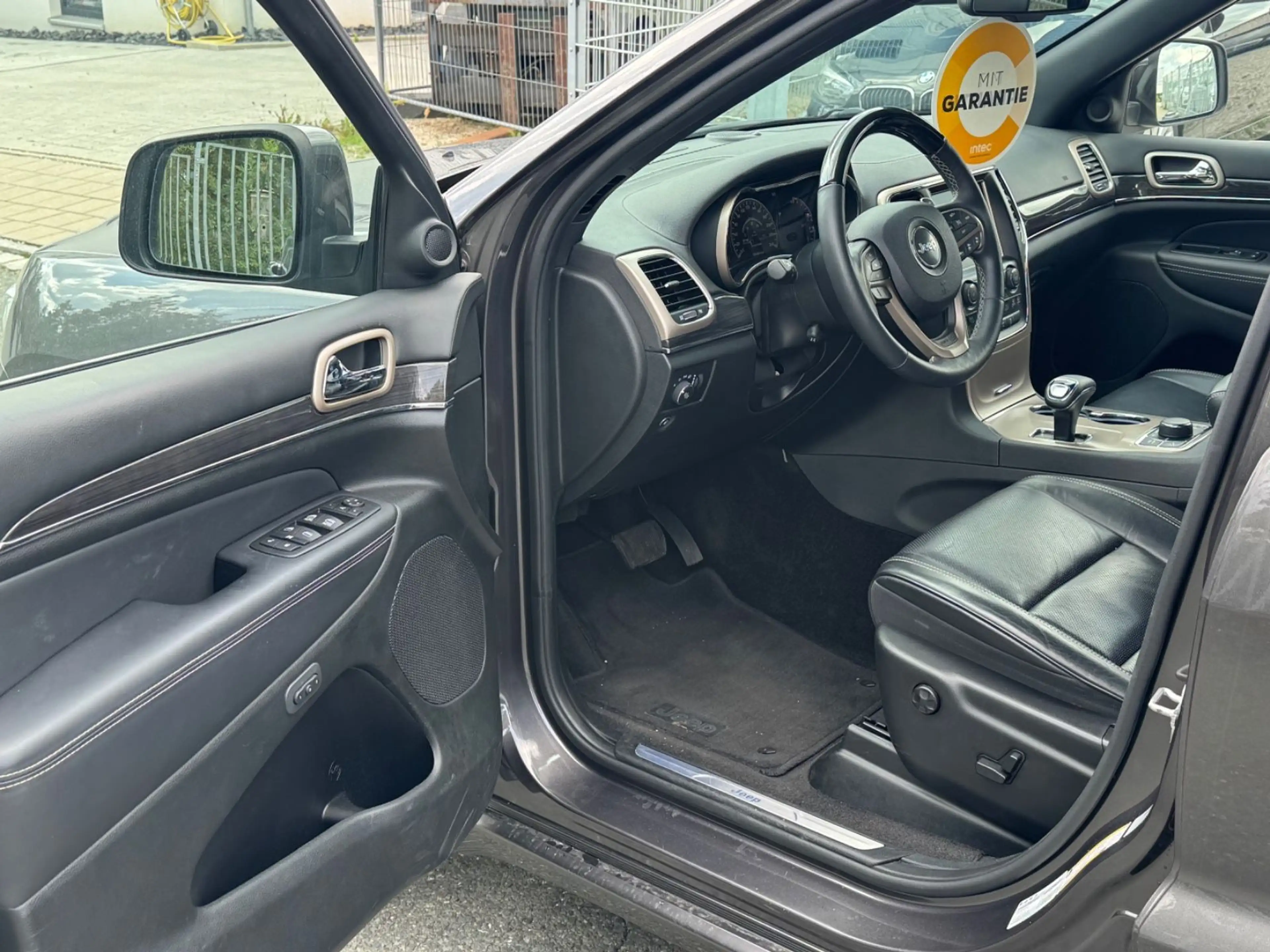 Jeep Grand Cherokee 3.0 CRD Overland Panorama AHK — photo 9