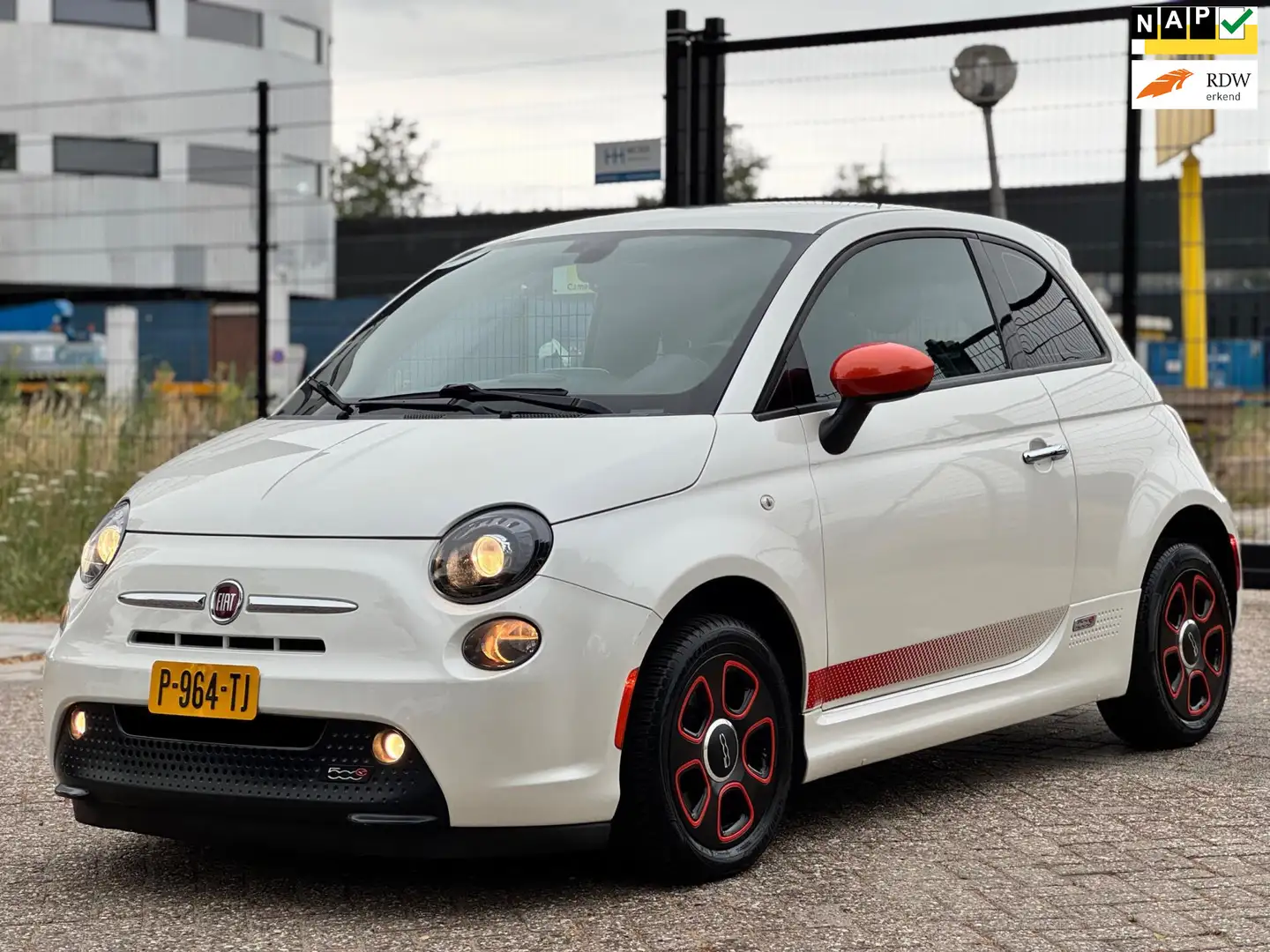 Fiat 500e 24kwh/AUT/NAVI/CAMERA/PSENSOR/STOELVERW/ Wit - 1